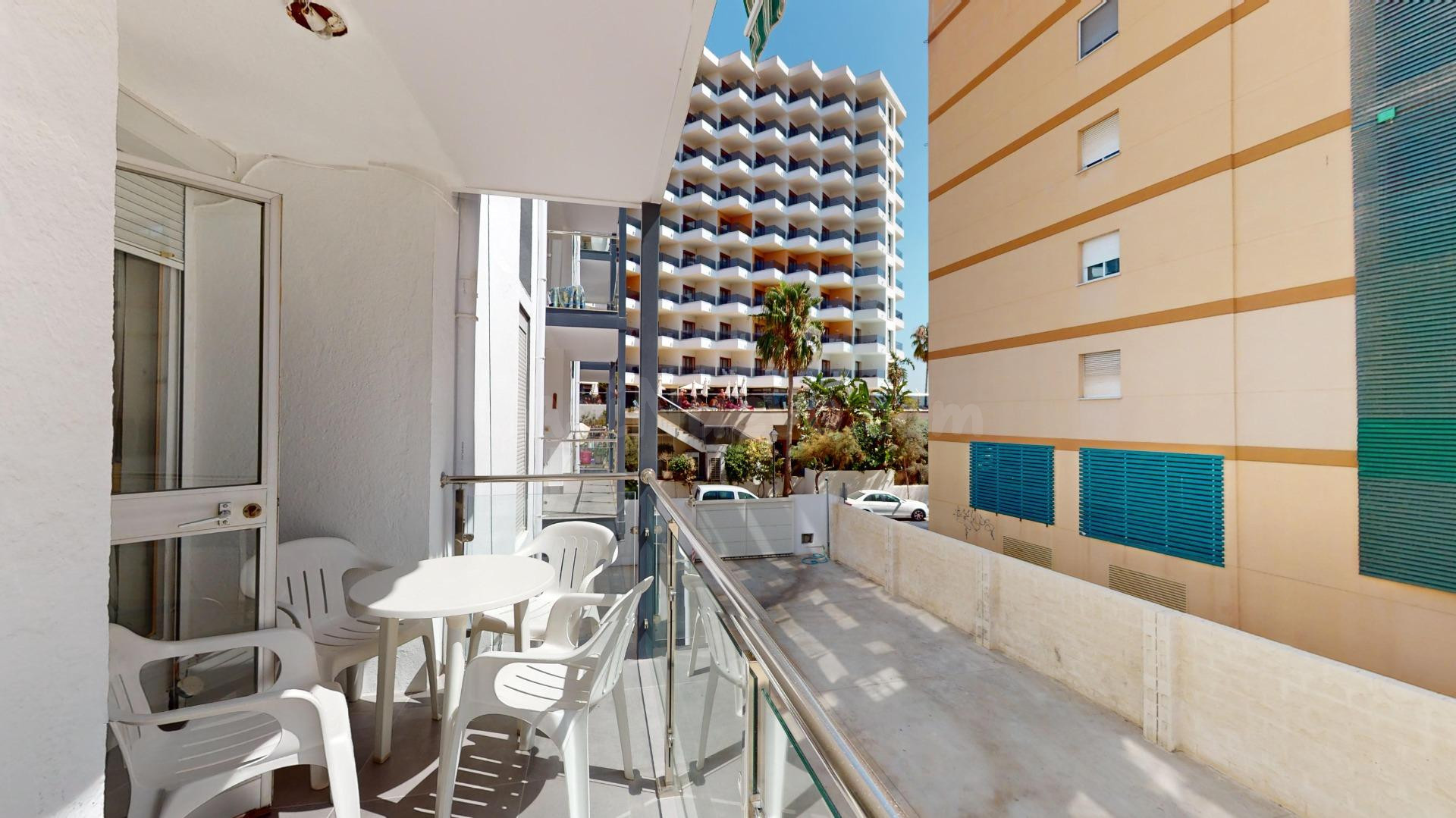 Apartamento de un dormotorio, terraza y parking en Los Bolic - foto 3