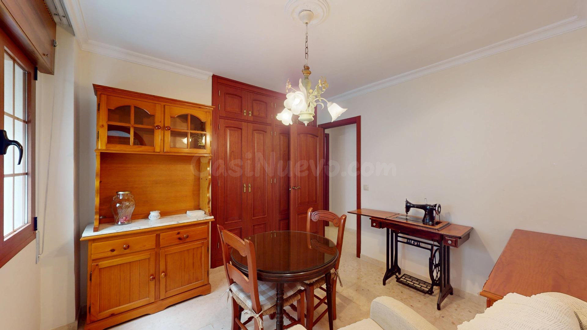 Piso reformado en venta en el centro de Fuengirola, a solo 5 - foto 5