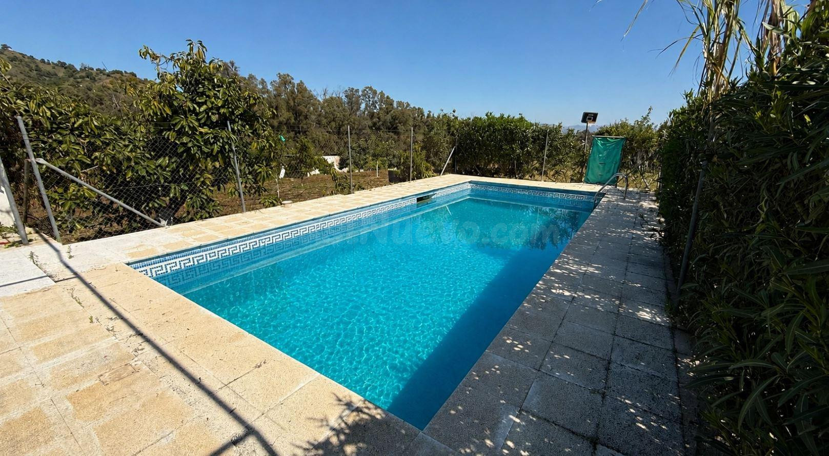 Casa rústica  a la venta con 4.000 m2 de terreno en Coín, zo