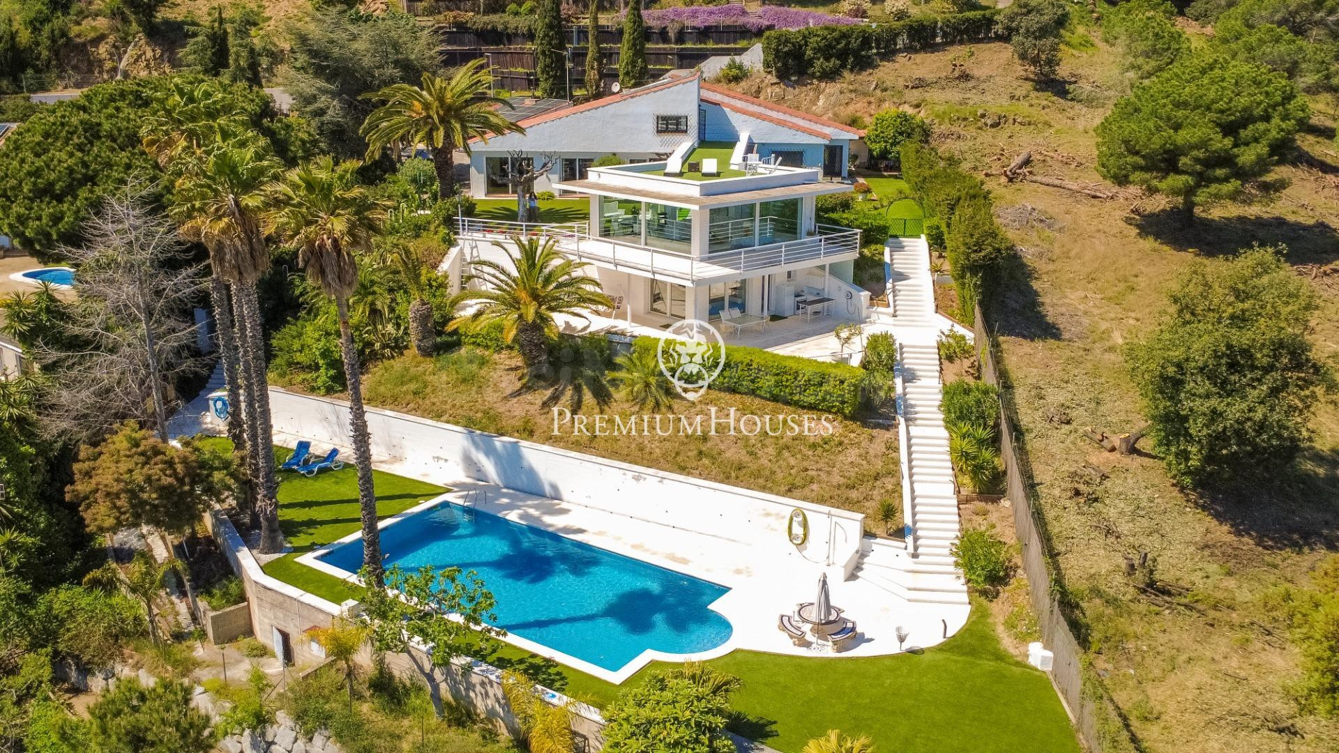 Casa en venta en Alella con espectaculares vistas al mar y a