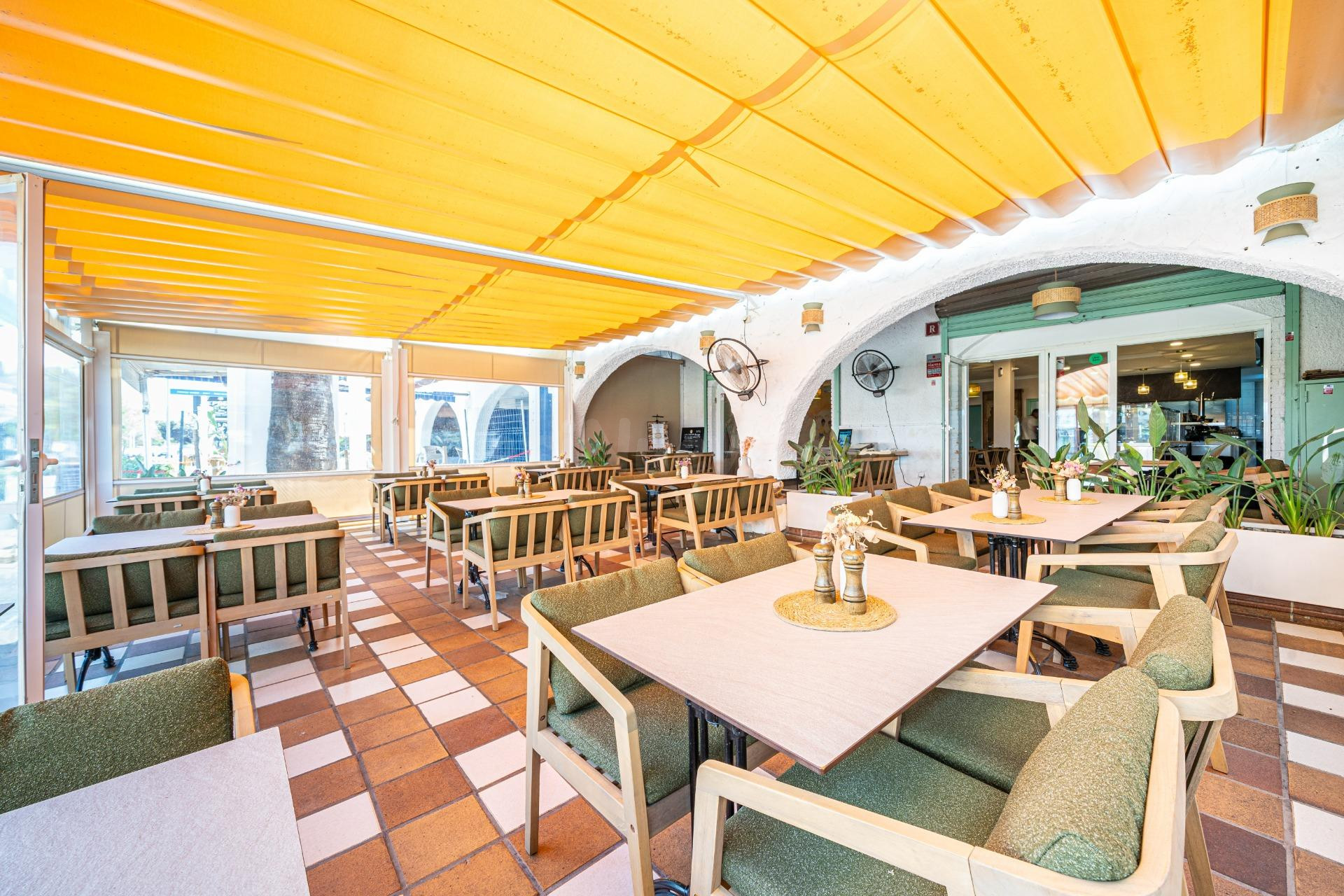 Traspaso de restaurante reformado, con licencia, salida de h