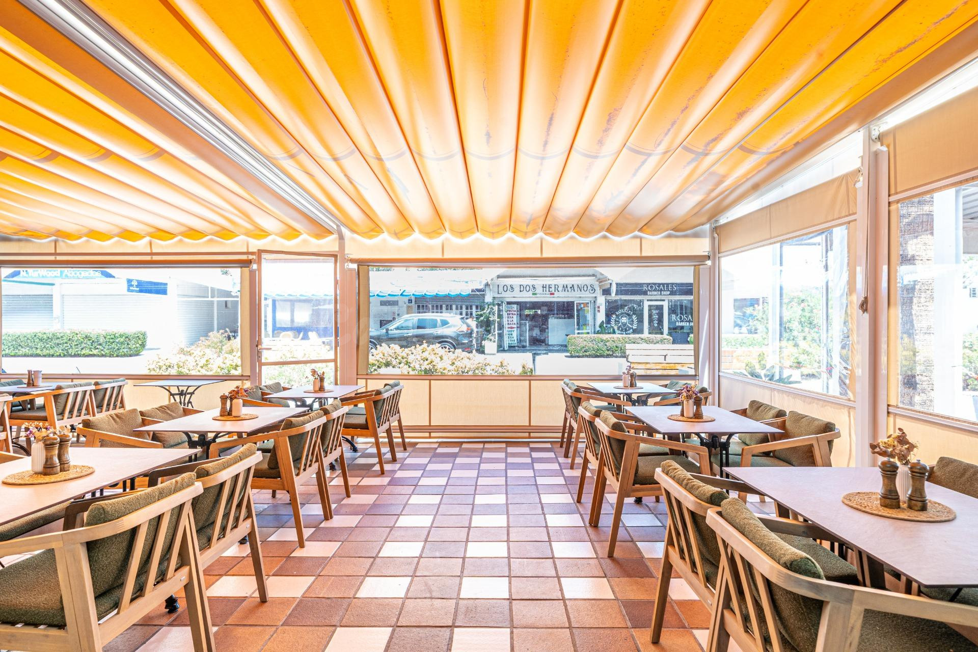 Traspaso de restaurante reformado, con licencia, salida de h - foto 5