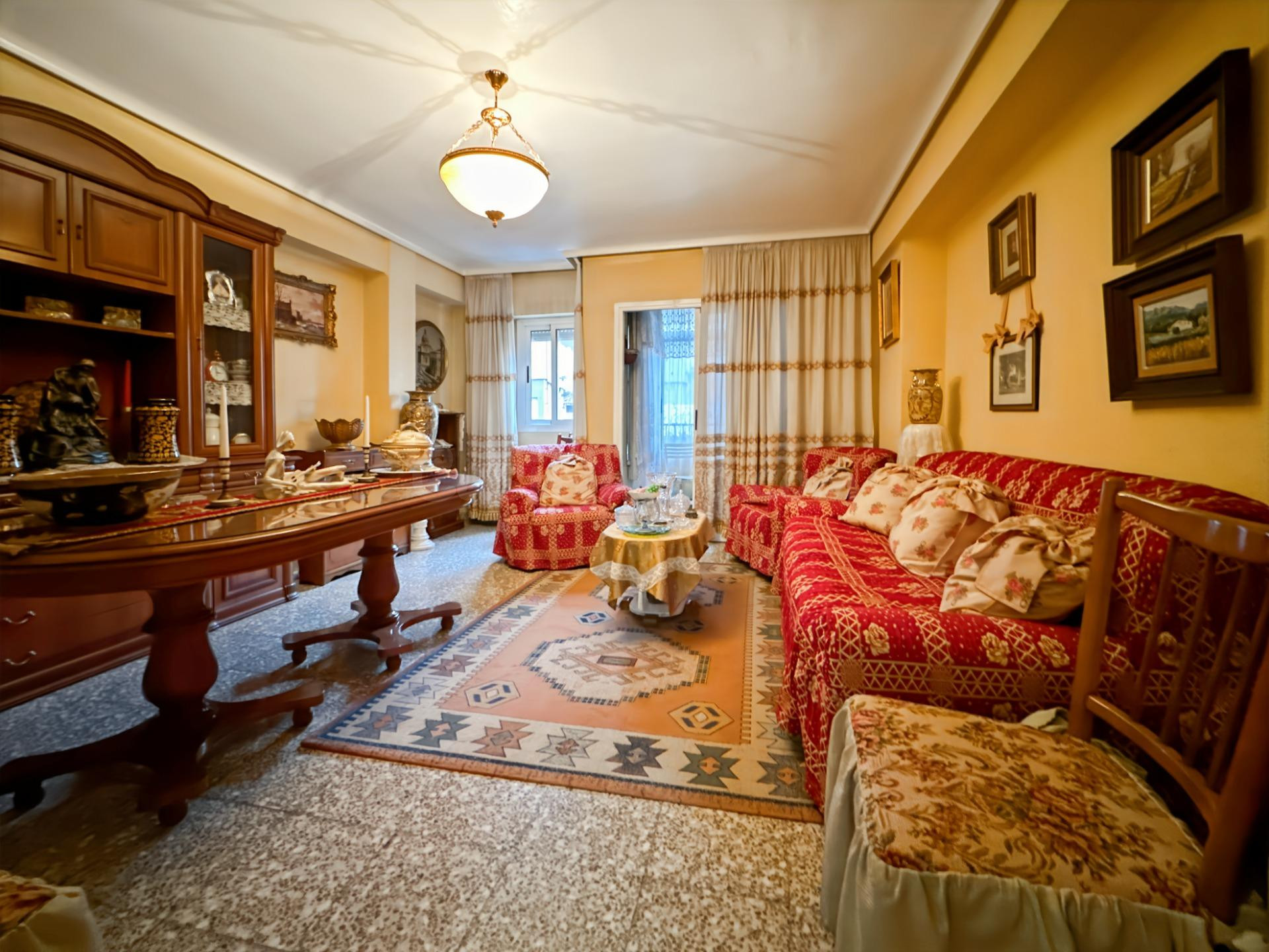 PISO, ESQUINERO CON VARIOS BALCONES