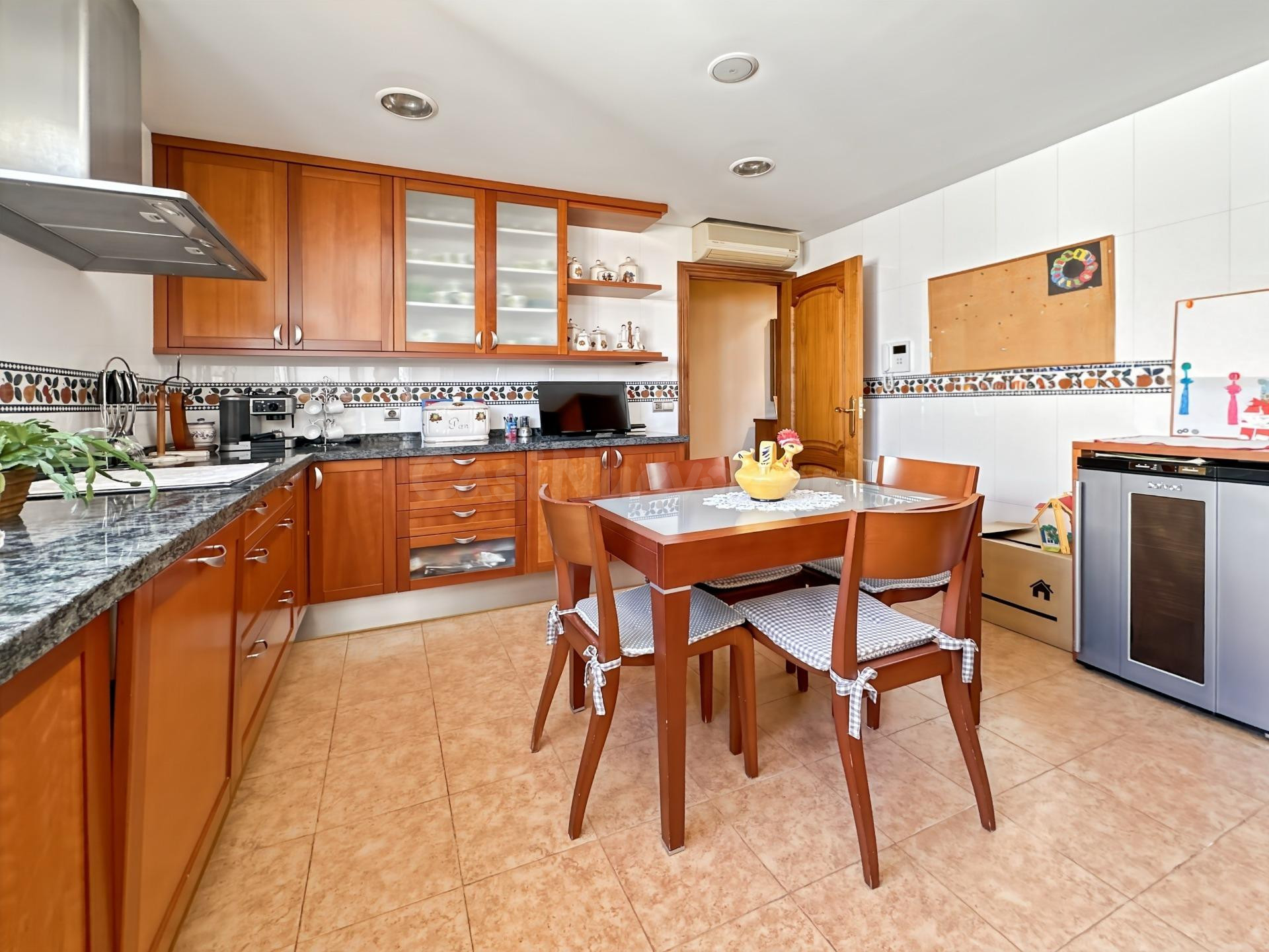 Ático Espacioso en el Corazón de Castellón - Ideal para Tu Familia