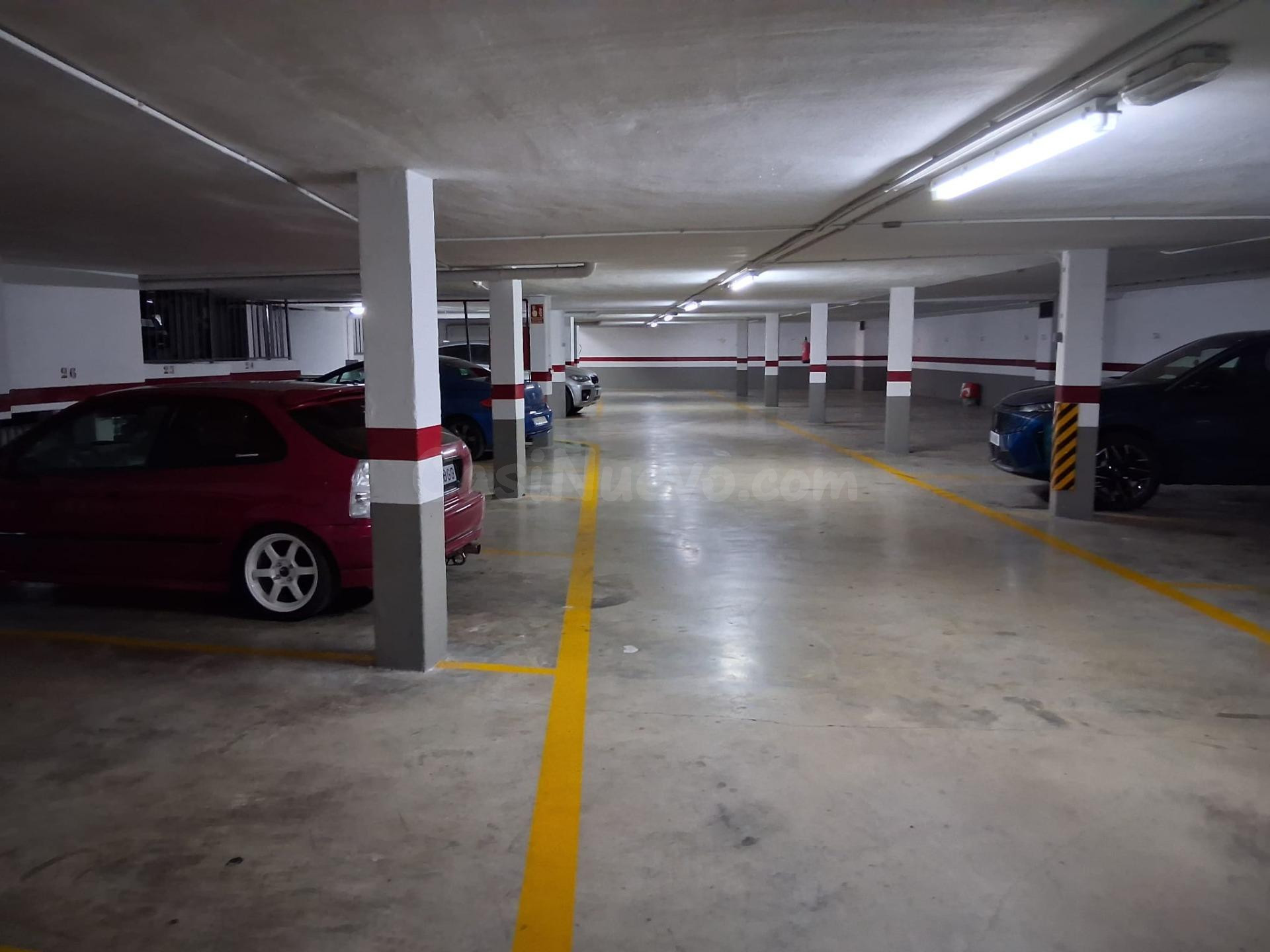 Amplia Plaza de Parking en Zona Avenida Alcora, Castellón