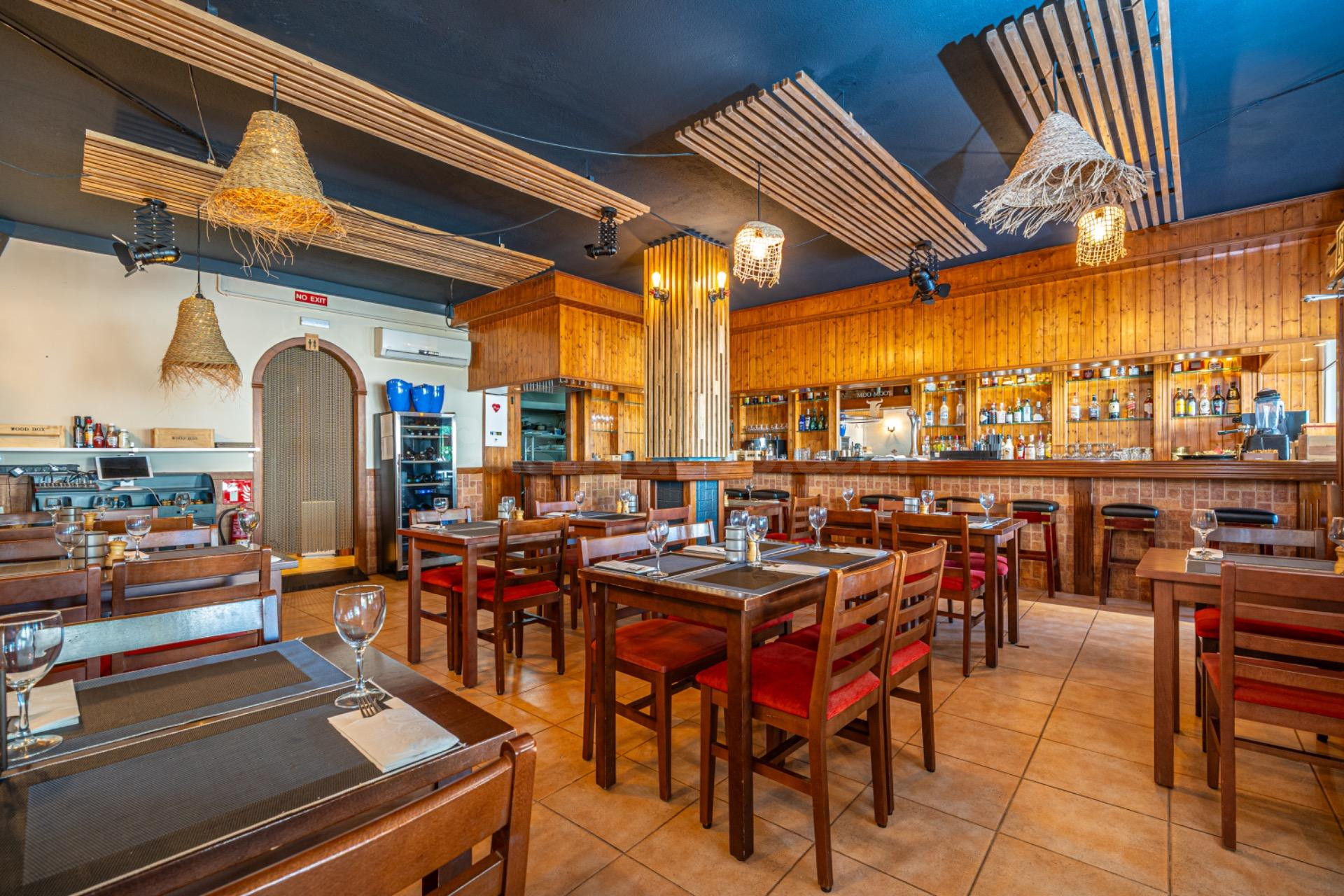 Traspaso Restaurante "Moo Moo's" con licencia, salida de hum - foto 3