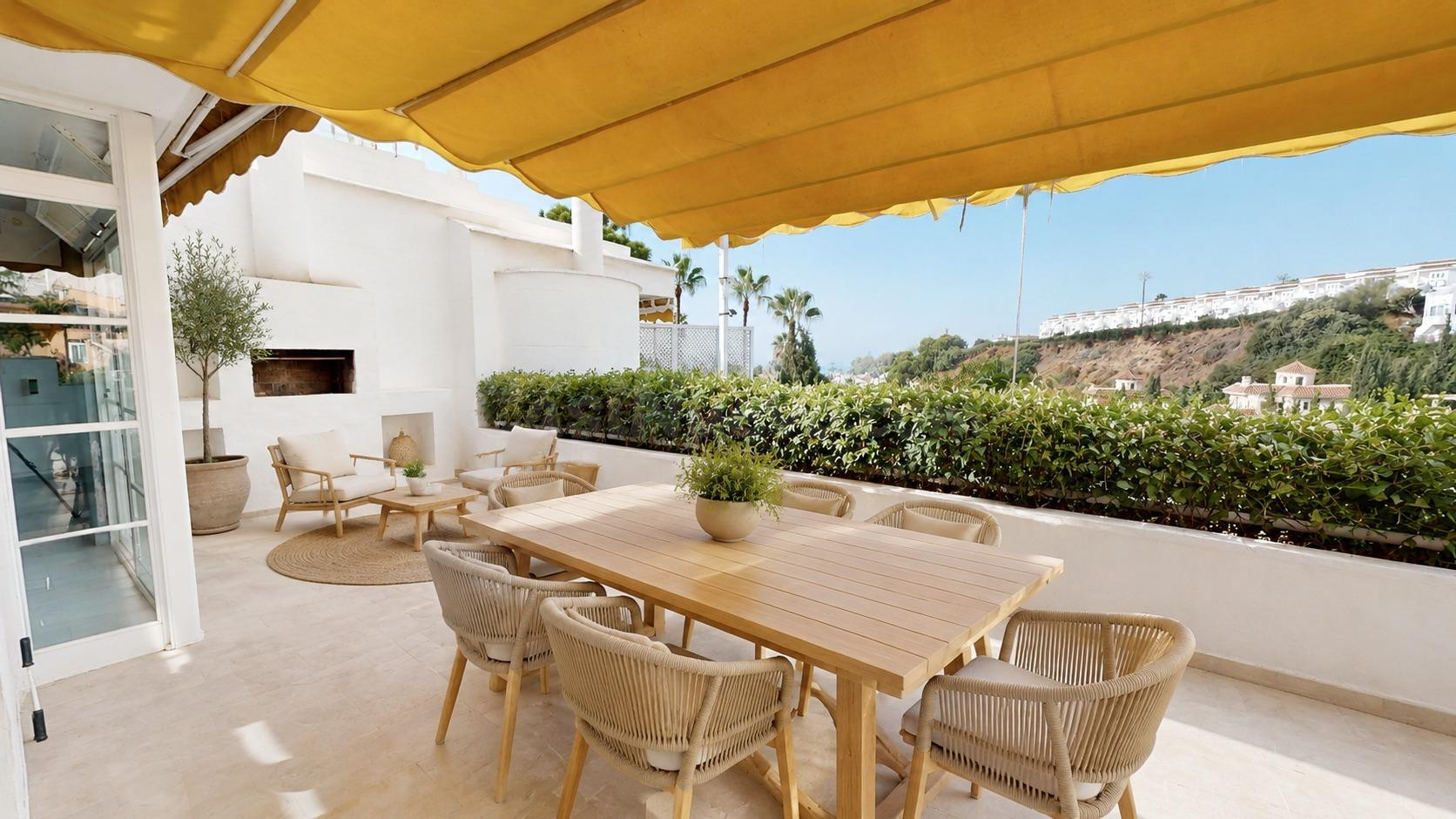 Chalet adosado con jardín privado y gran potencial en Calaho - foto 3