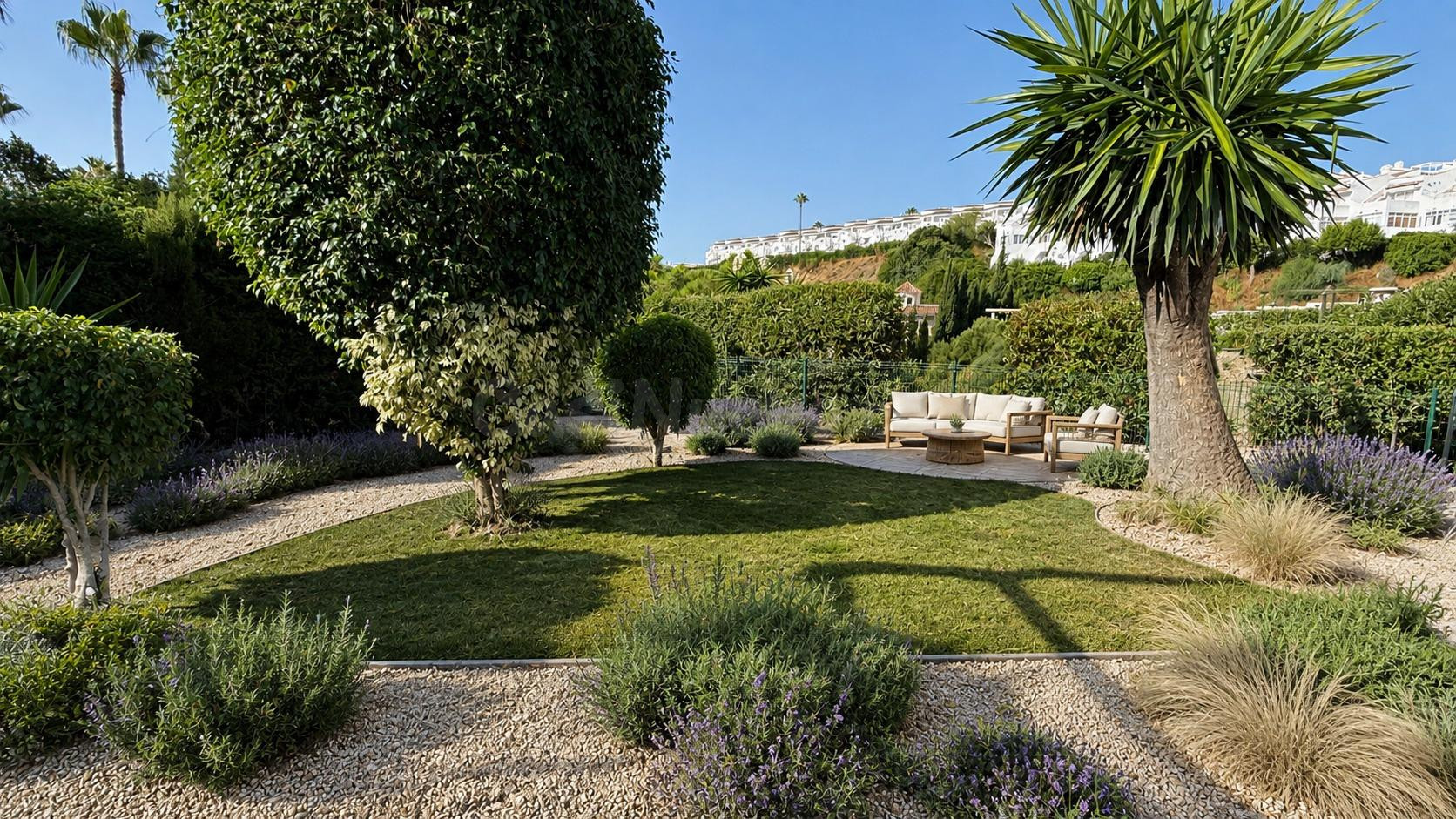 Chalet adosado con jardín privado y gran potencial en Calaho - foto 5