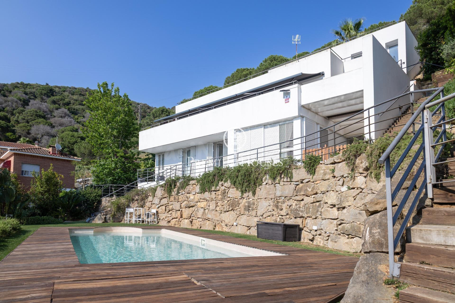 Exclusiva casa independiente reformada con piscina, vistas a
