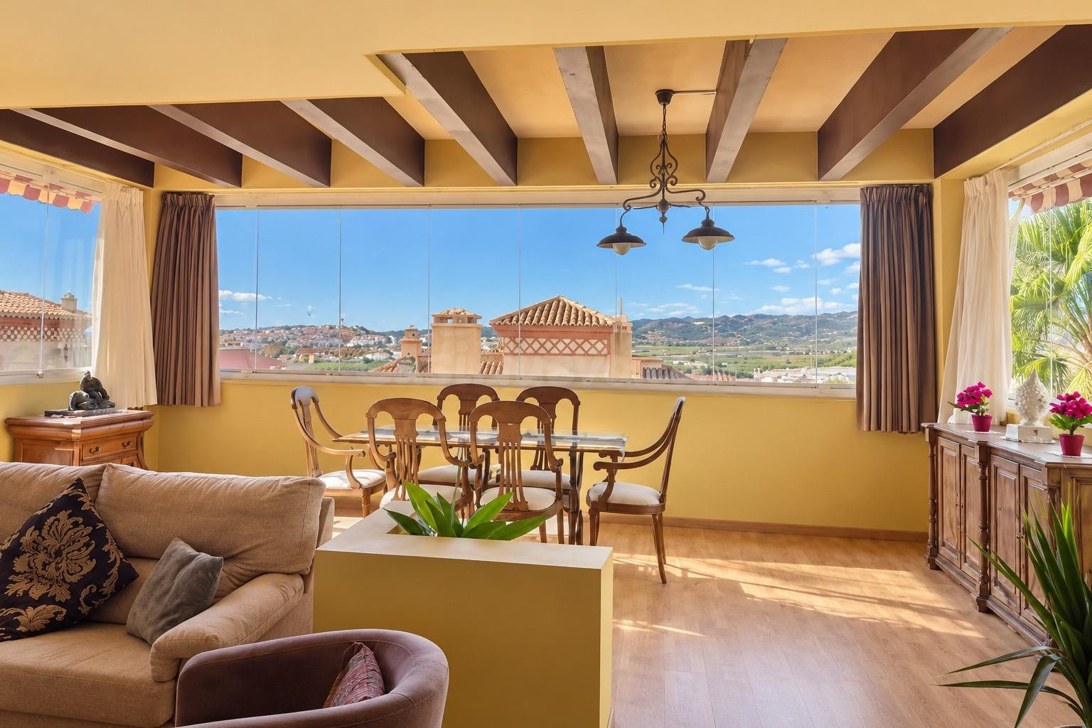 Ático con espectacular terraza de 130 m2 y 2 plazas de garaj - foto 2