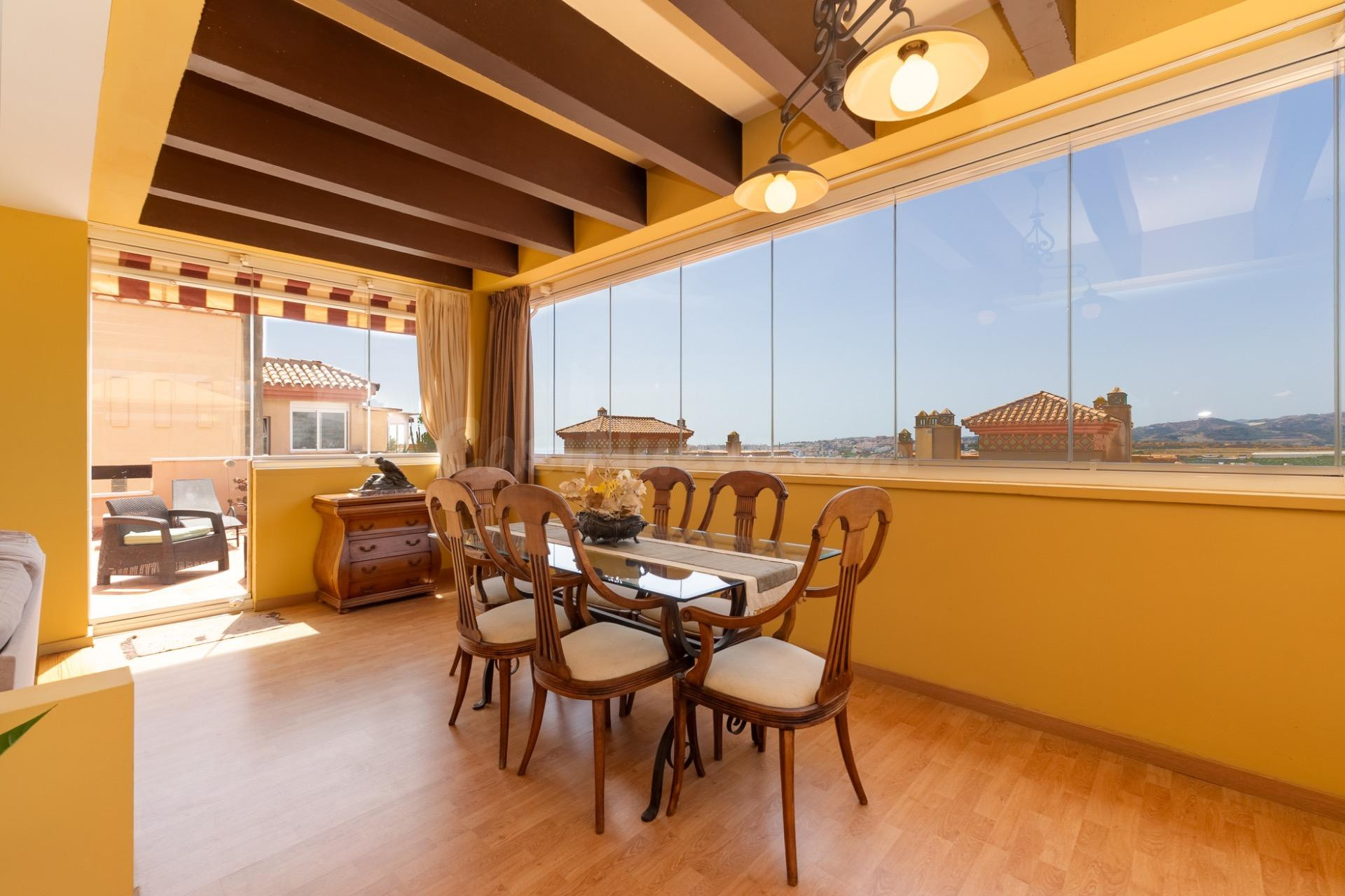 Ático con espectacular terraza de 130 m2 y 2 plazas de garaj - foto 5