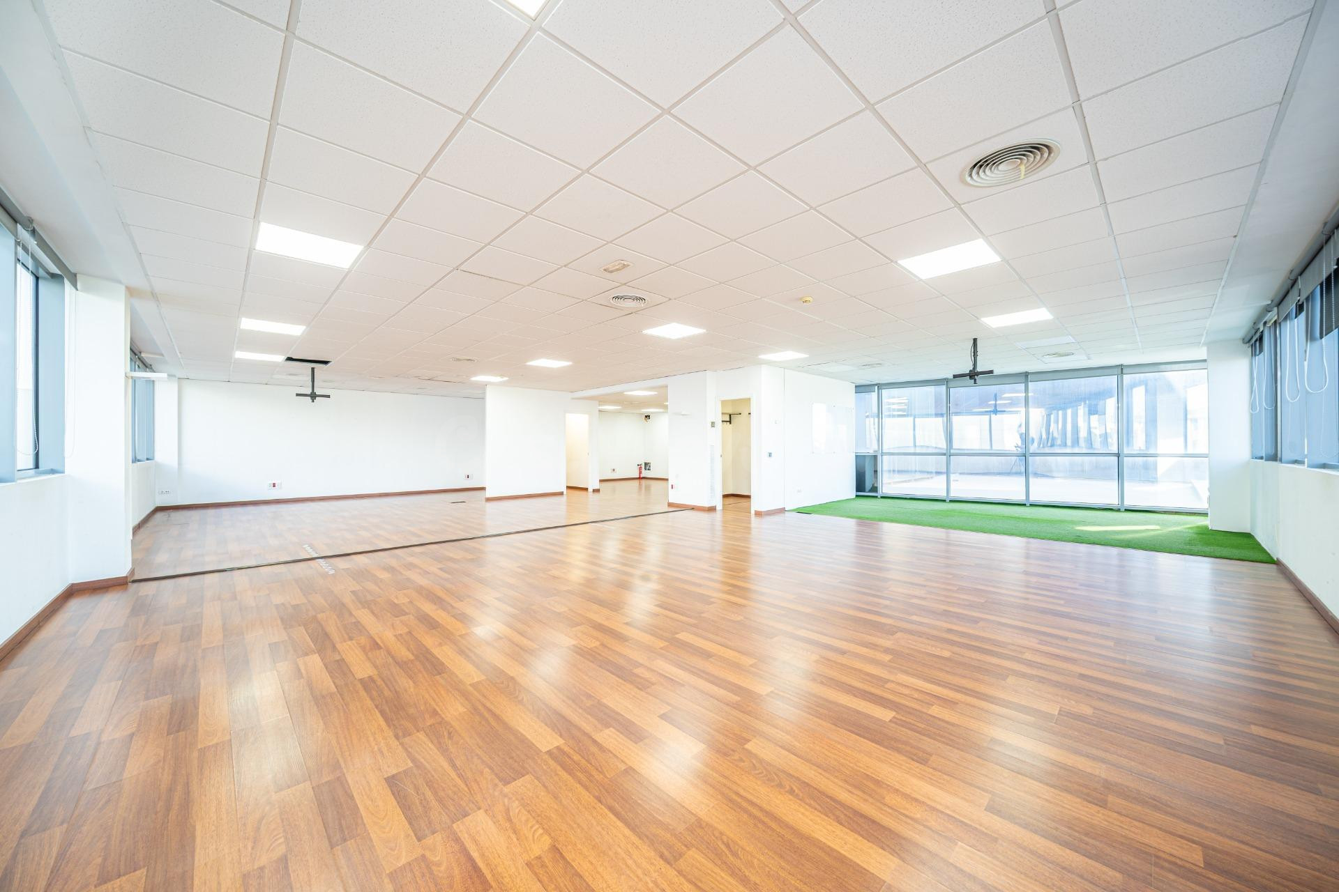 Local comercial de 176 m2 en Vía Asima, Polígono Son Castell - foto 2