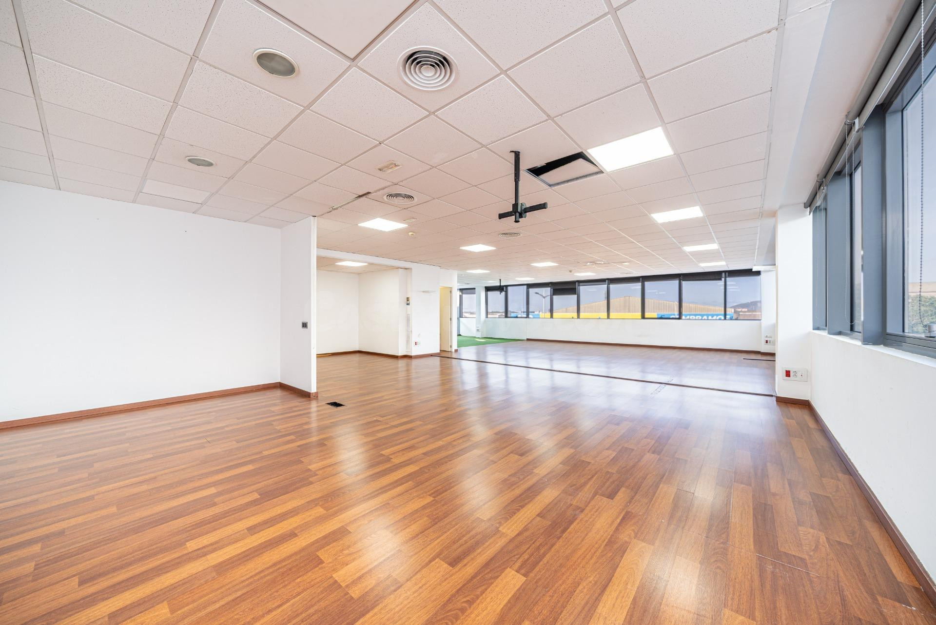 Local comercial de 176 m2 en Vía Asima, Polígono Son Castell - foto 3