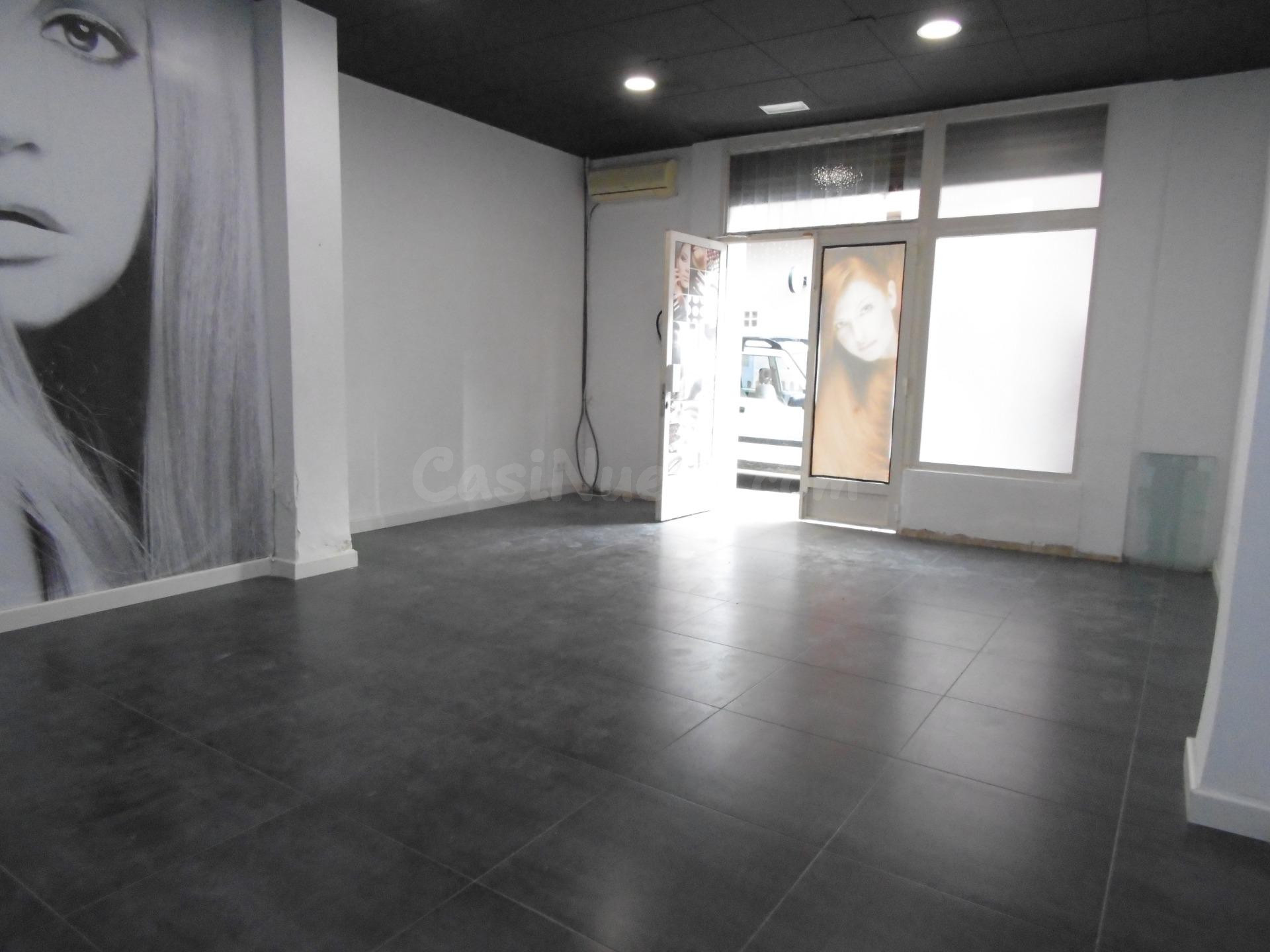 Amplio Local Comercial en Castellón - Oportunidad de Inversi