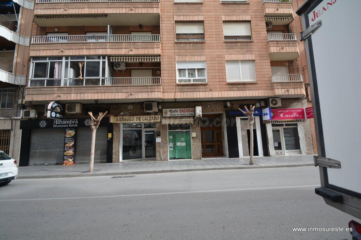Local comercial en Orihuela cerca de la Glorieta Gabriel Mir