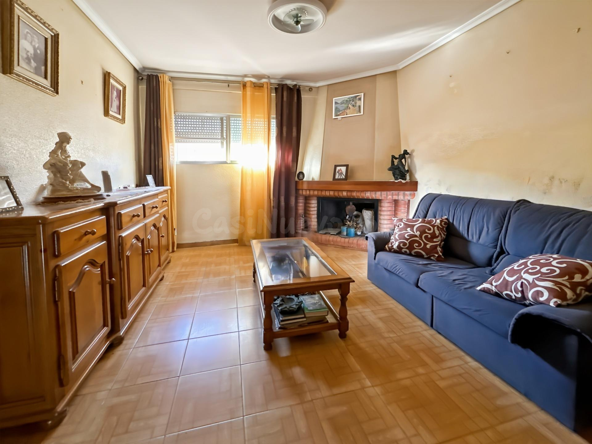 Casa en venta en el Grupo Reyes,5 dormitorios 2 baños 2 terr - foto 4
