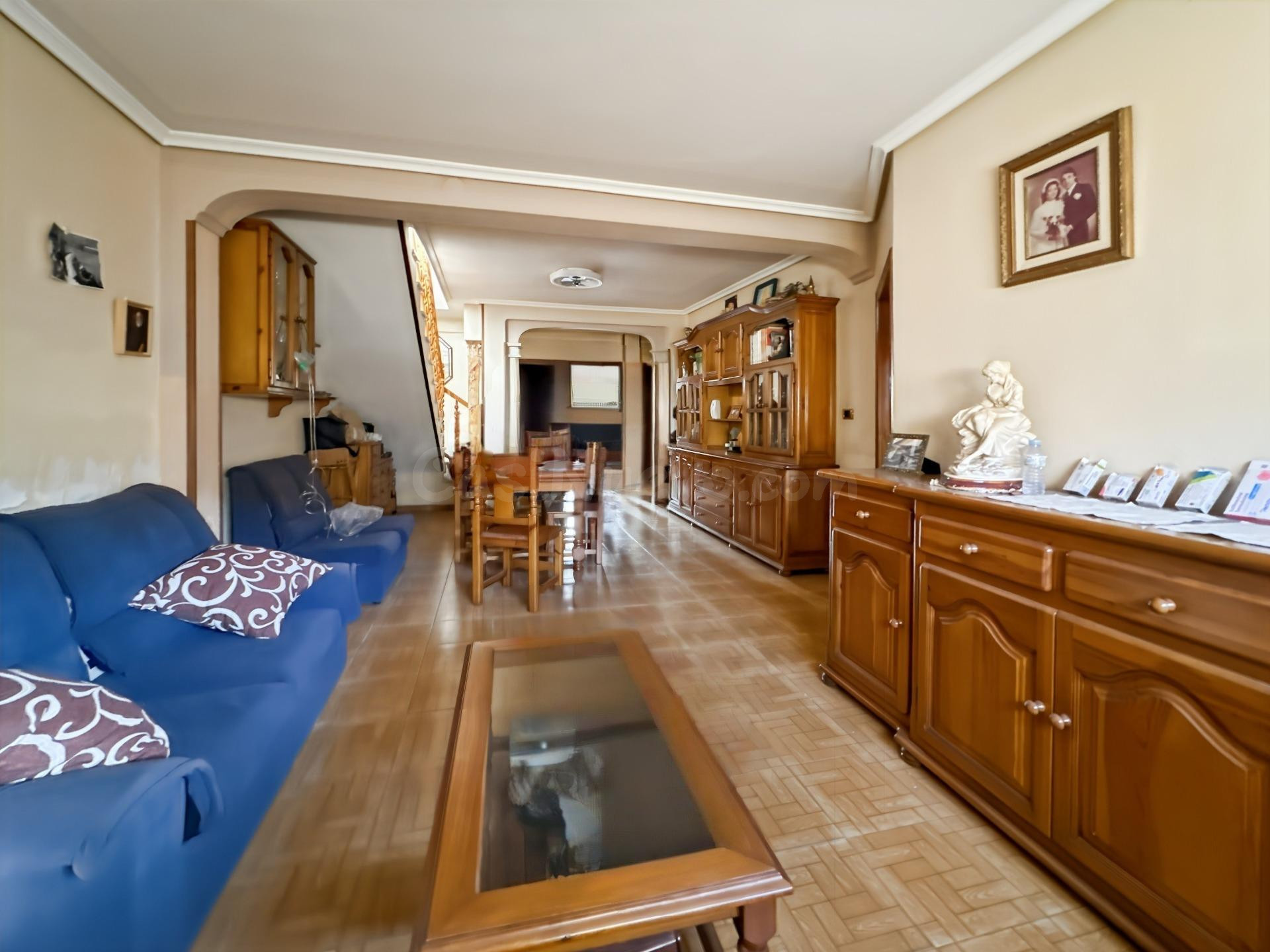 Casa en venta en el Grupo Reyes,5 dormitorios 2 baños 2 terr - foto 5