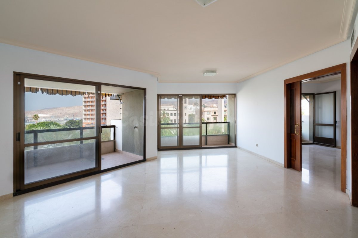 Amplio piso de 218 m2 en alquiler en el Residencial Oliveros - foto 2