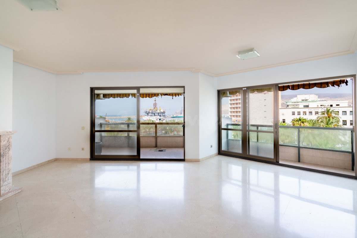 Amplio piso de 218 m2 en alquiler en el Residencial Oliveros - foto 3