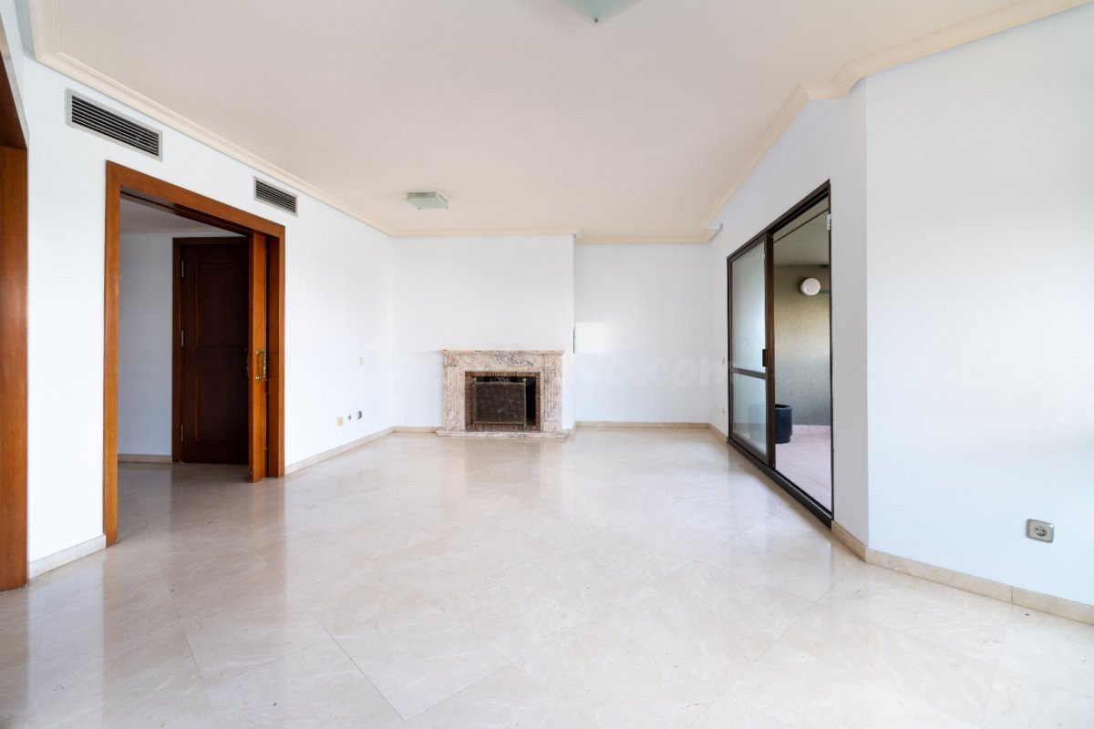 Amplio piso de 218 m2 en alquiler en el Residencial Oliveros - foto 4