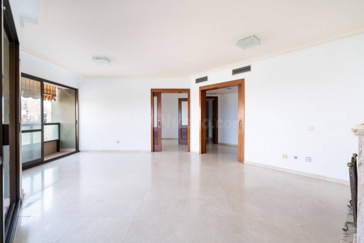 Amplio piso de 218 m2 en alquiler en el Residencial Oliveros - foto 5
