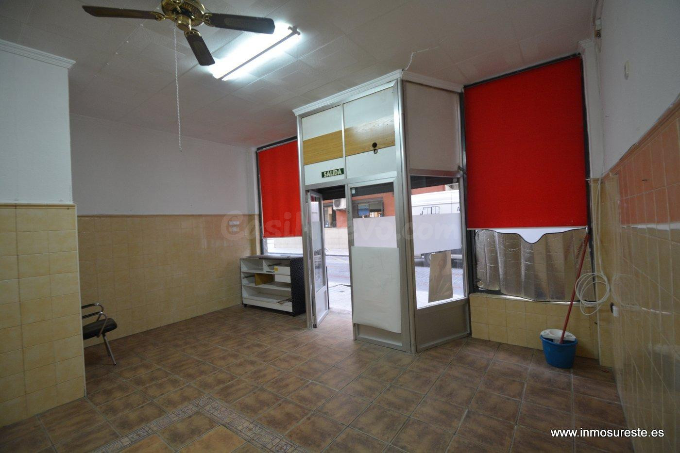 Local comercial en Orihuela zona céntrica cerca del Colegio 