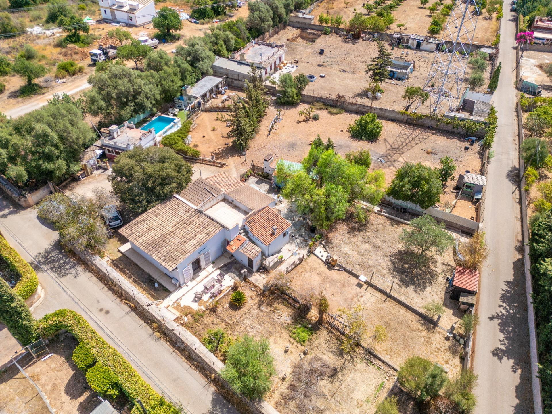 Propiedad con terreno, estudio independiente y piscina