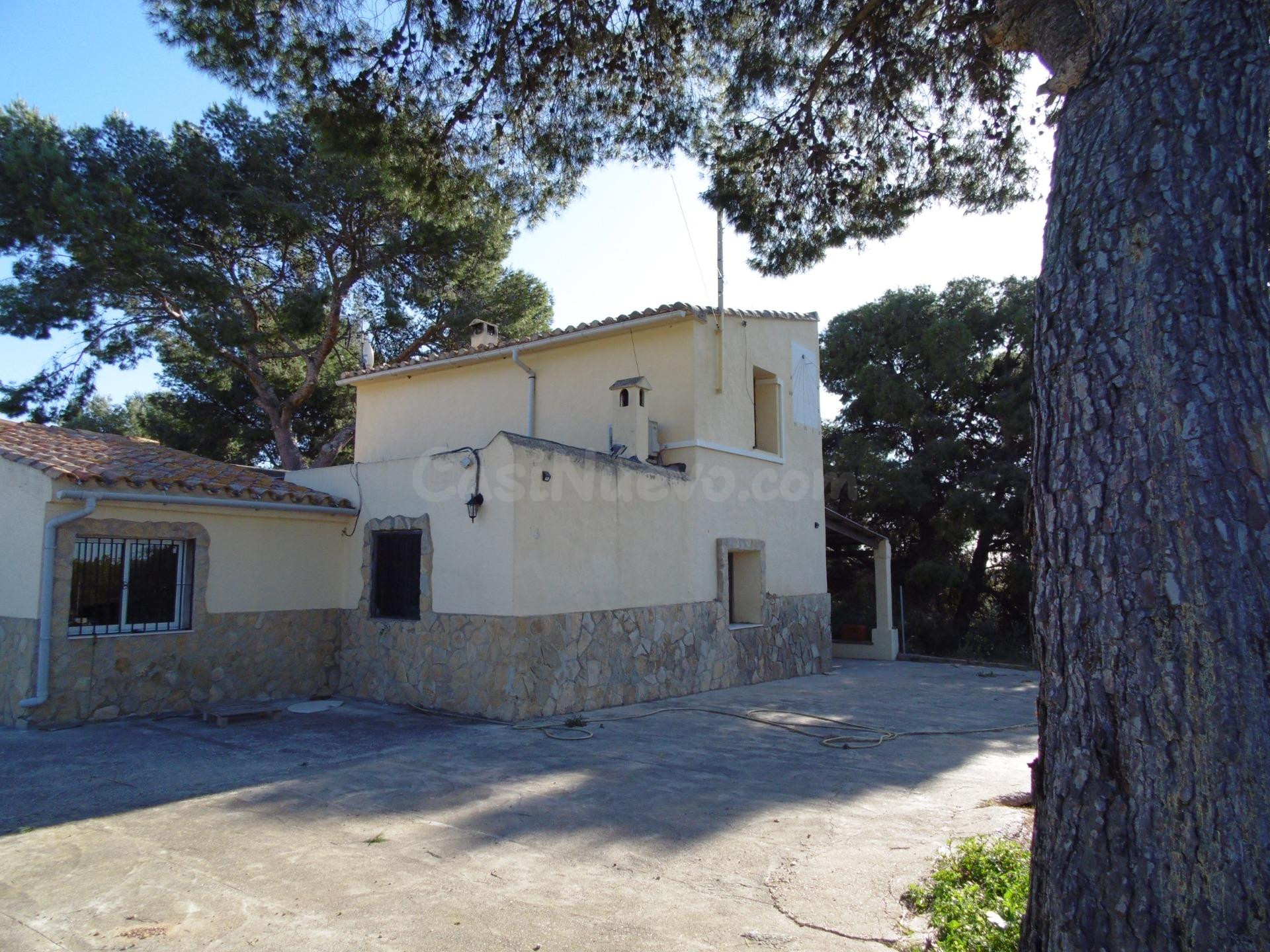 Amplia Casa en Mestrets, Castellón: Espacio y Naturaleza al 