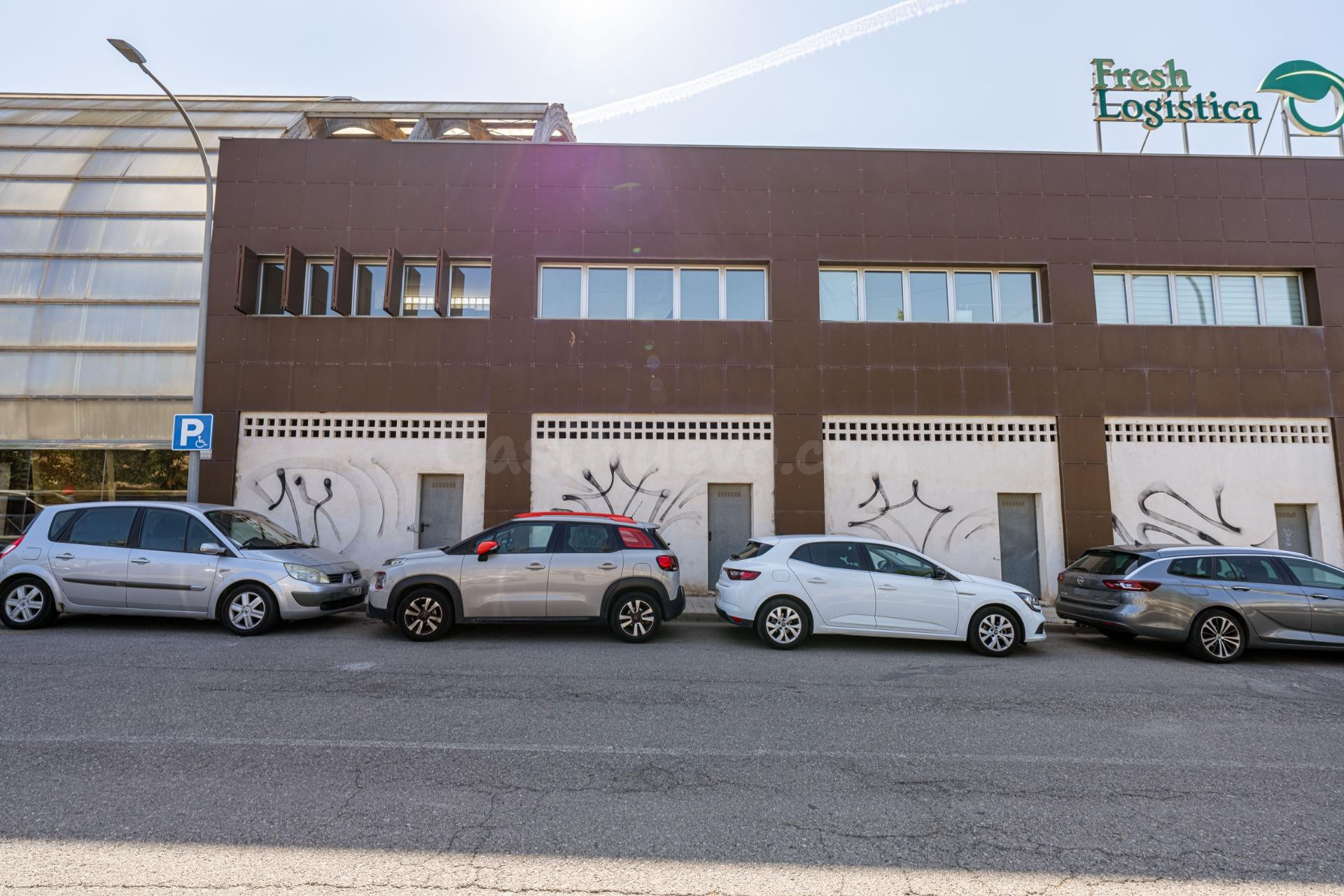 Local comercial 411m² en alquiler - Poligono venta alegre