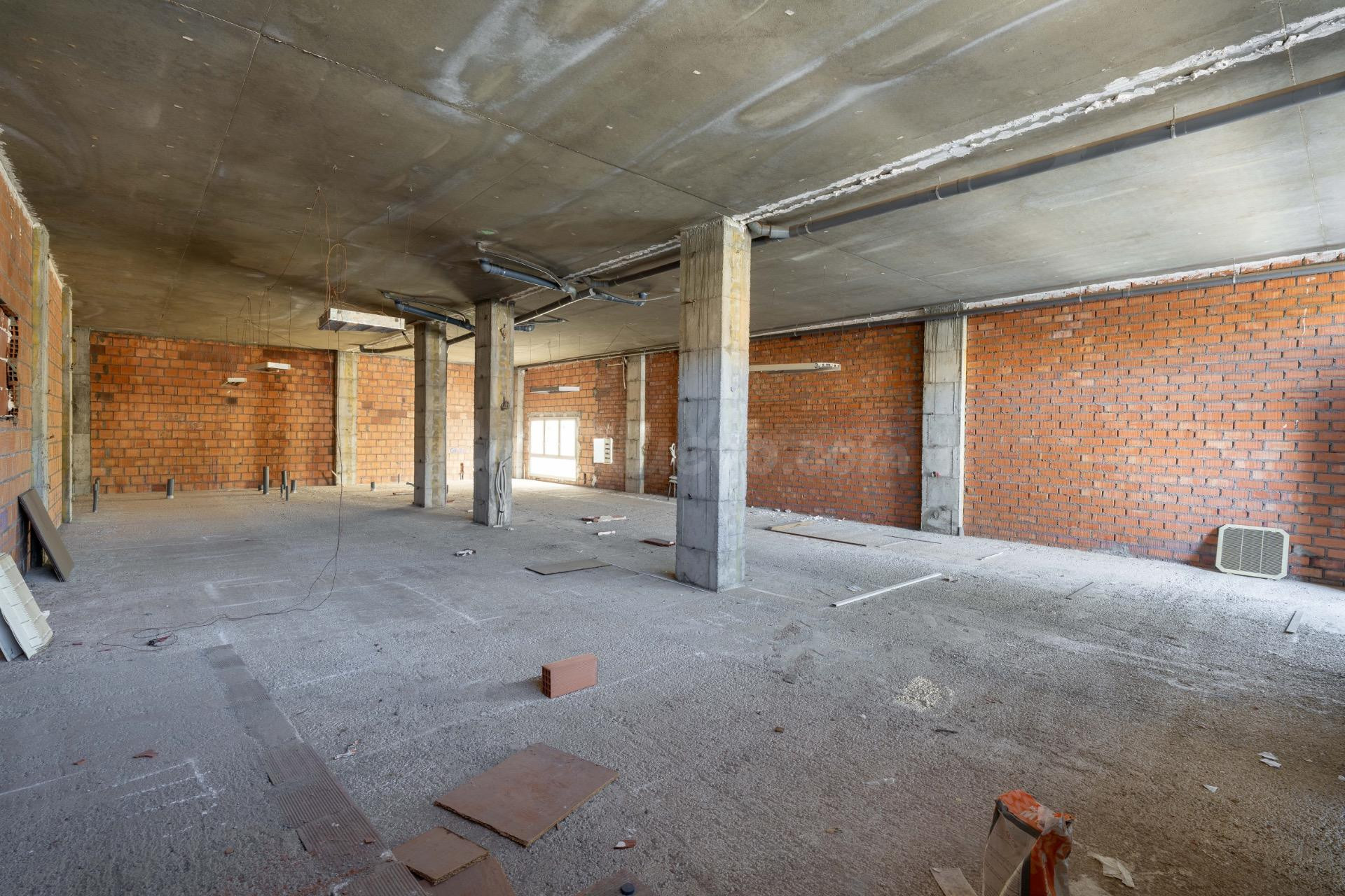 Local comercial 411m² en alquiler - Poligono venta alegre - foto 3