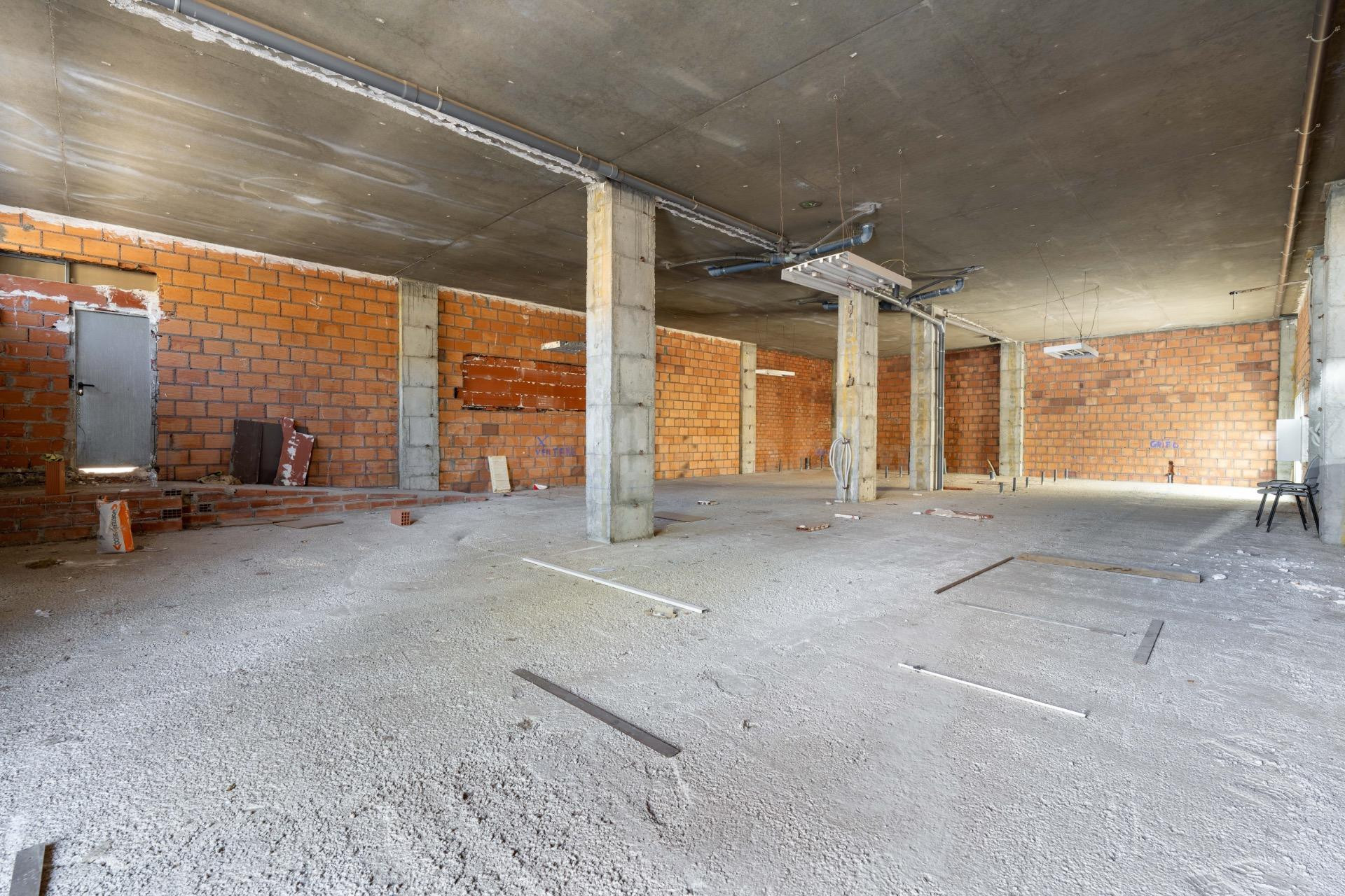 Local comercial 411m² en alquiler - Poligono venta alegre - foto 4
