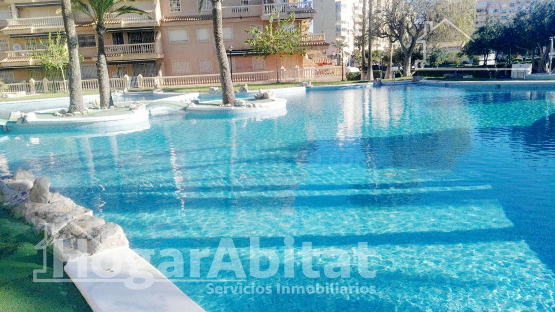 EN RESIDENCIAL CON PISCINA, GARAJE Y TERRAZA JUNTO A LA PLAY - foto 2