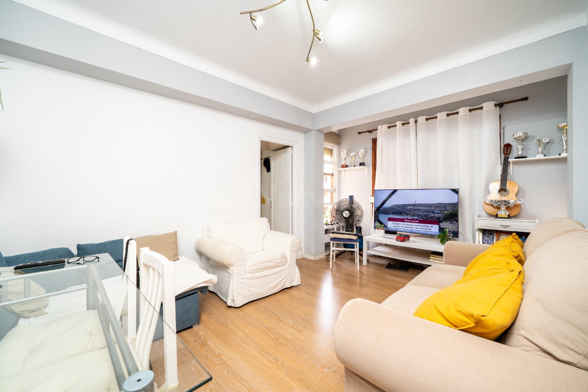 Piso de dos habitaciones con trastero en zona Arxiduc – Plaz