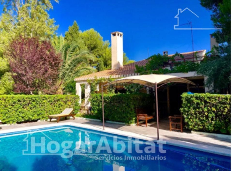 CHALET CON PISCINA, TERRAZA, GARAJE Y BARBACOA - foto 2