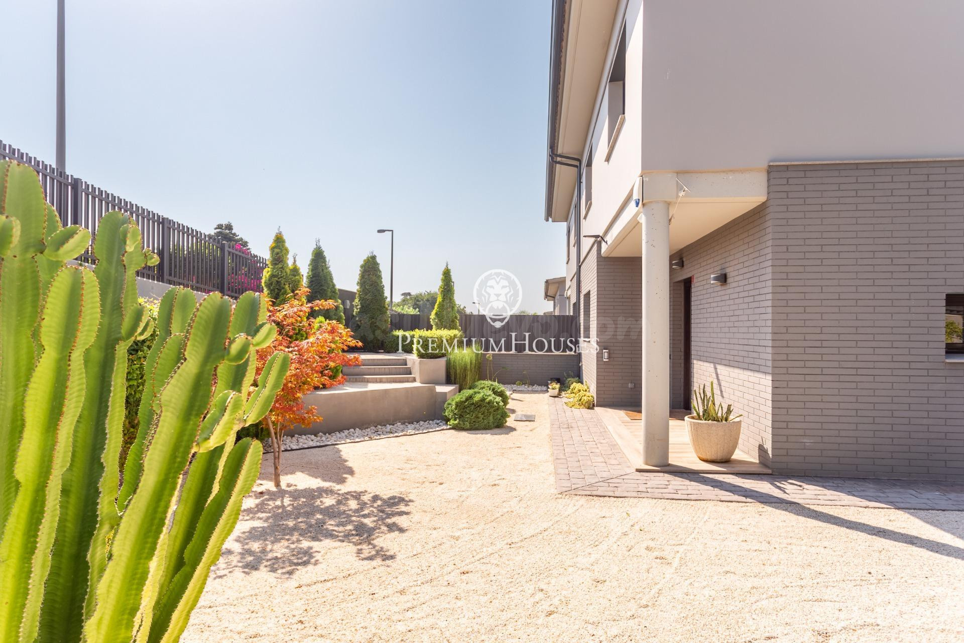 Exclusiva casa contemporania en Can Quirze con vistas al mar - foto 2