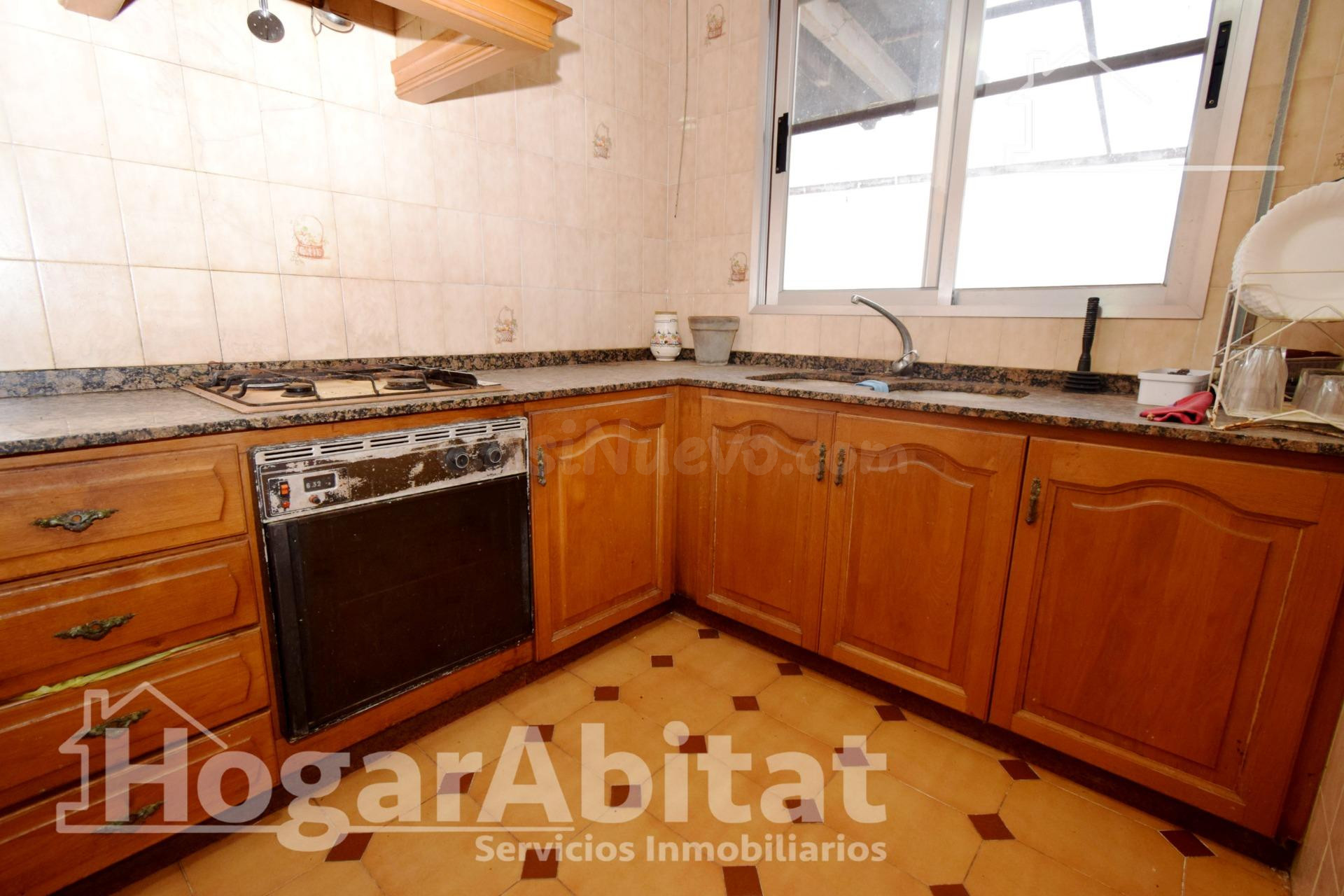 AMPLIA CASA CON TERRAZA Y GARAJE PARA HACER TU HOGAR DE SUEÑ - foto 5