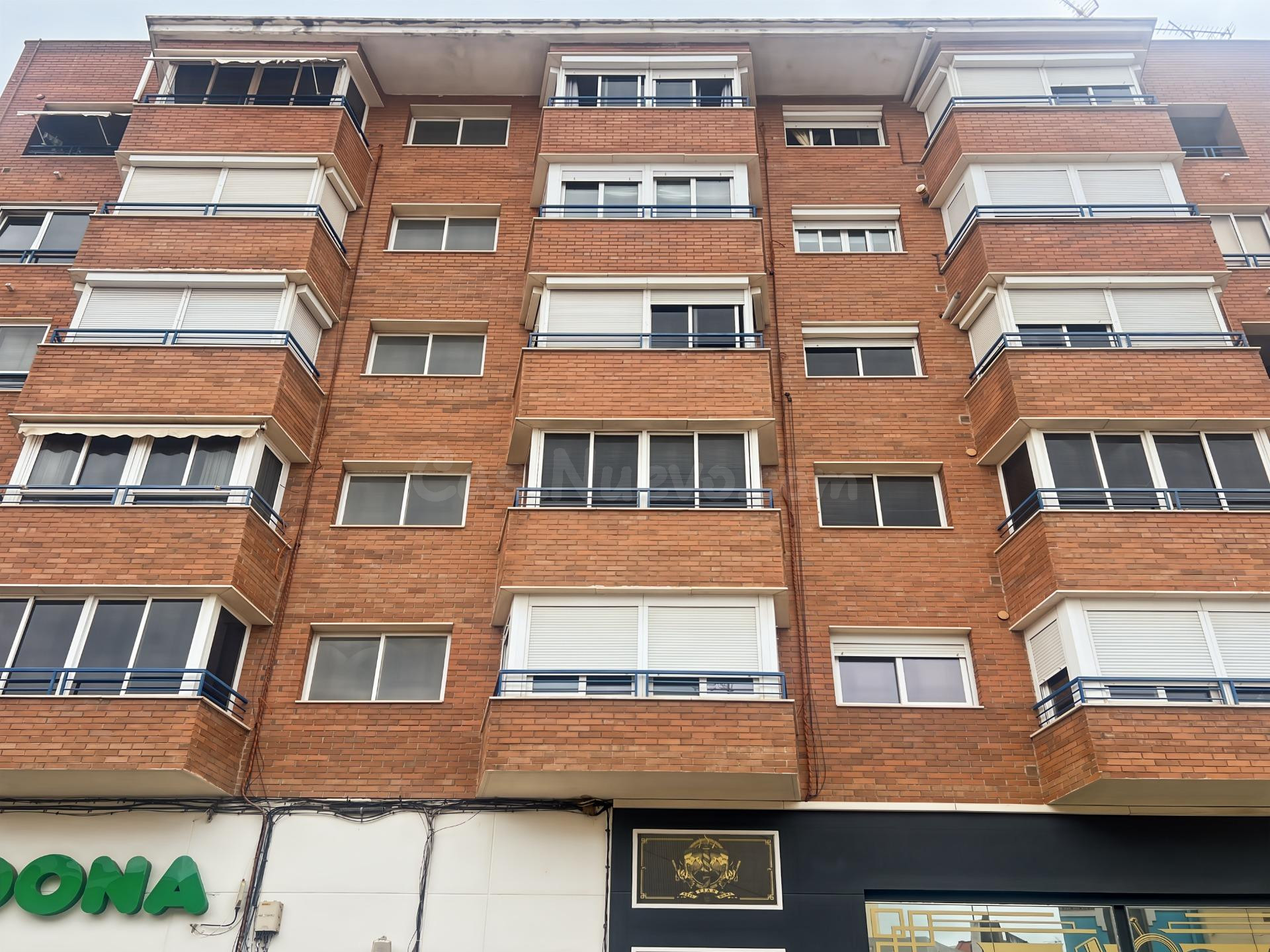 Amplio Piso en Vinaròs - Ideal para Reformar a Tu Gusto
