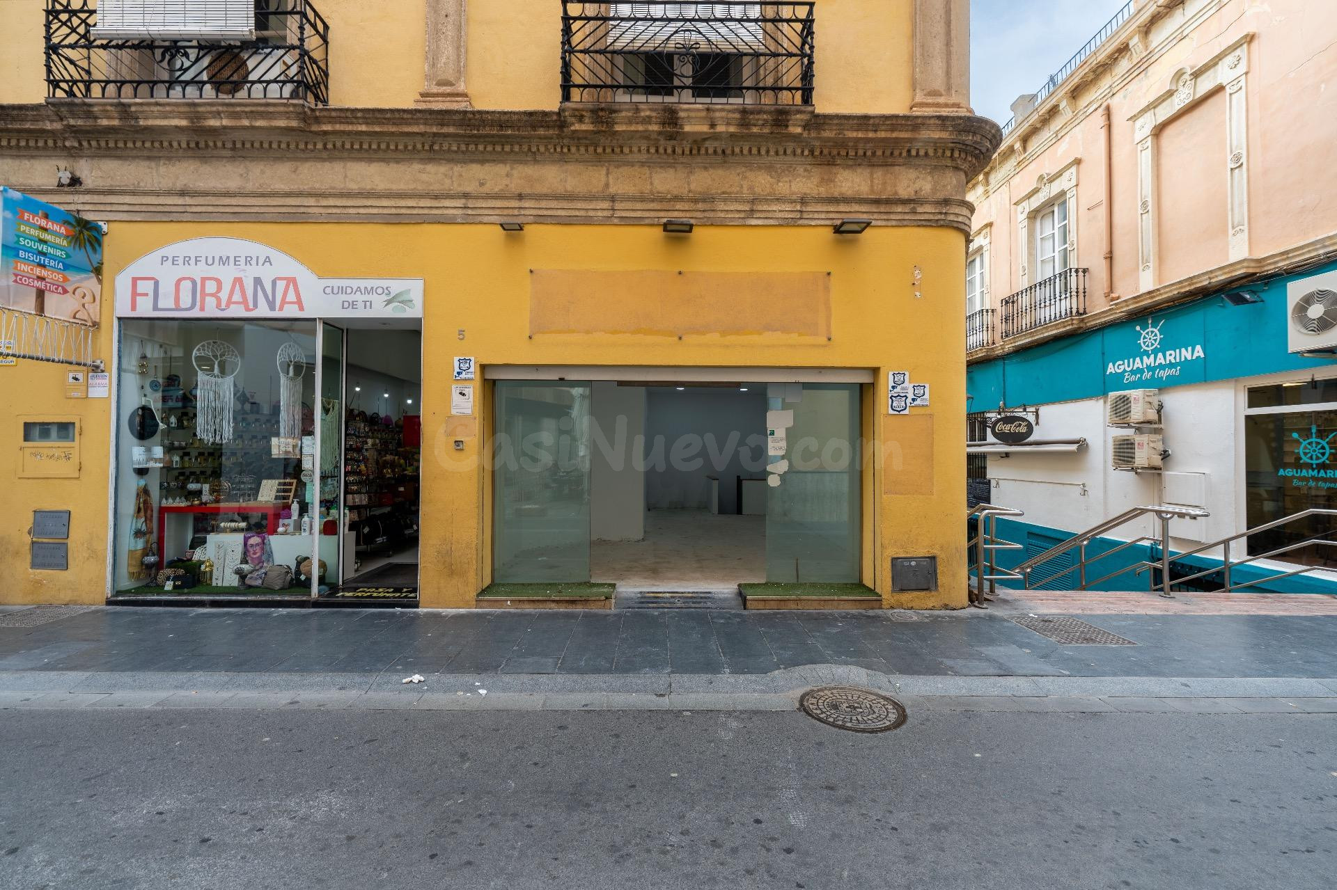 Local comercial en Calle Ricardos, al lado del Paseo de Alme