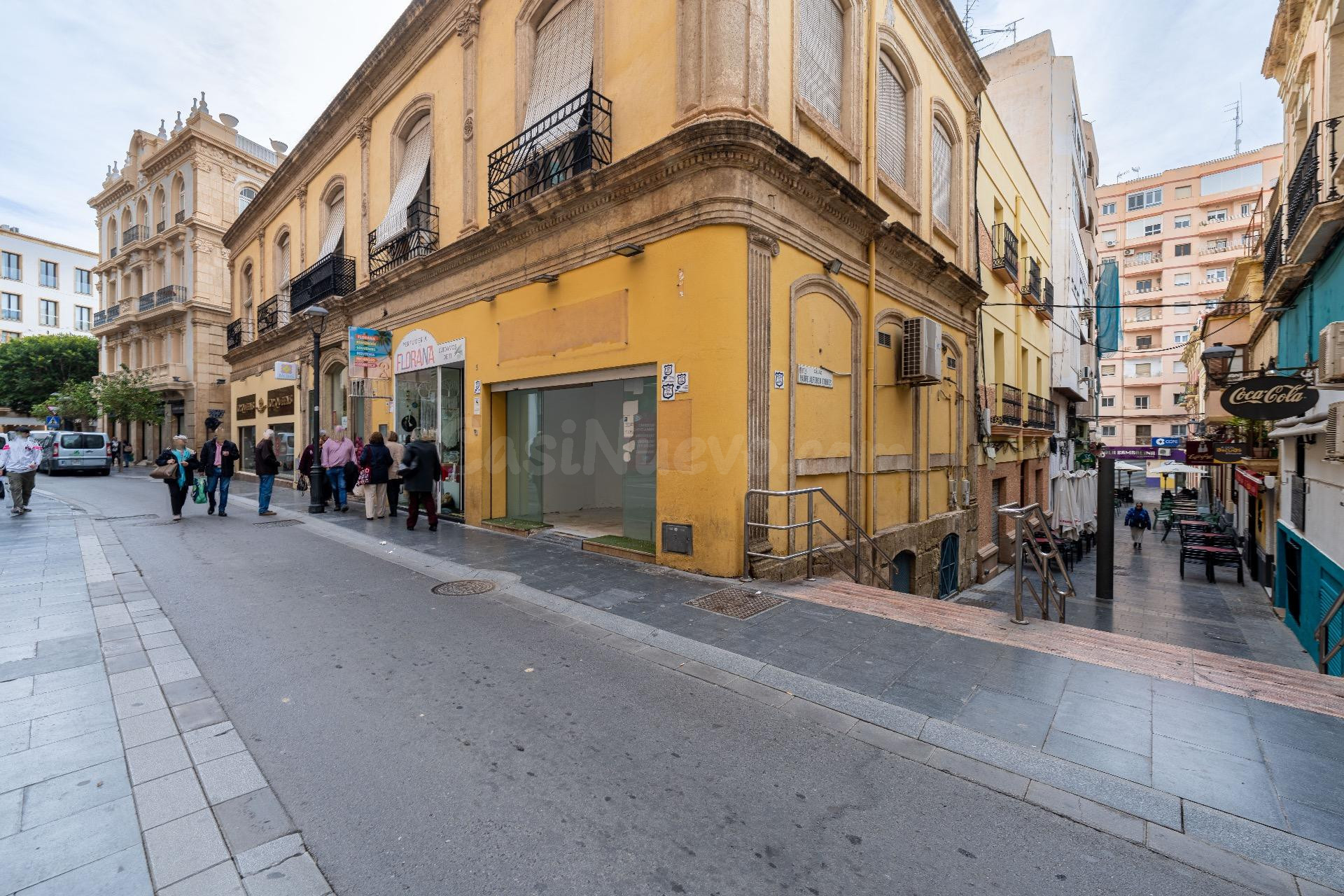 Local comercial en Calle Ricardos, al lado del Paseo de Alme - foto 2