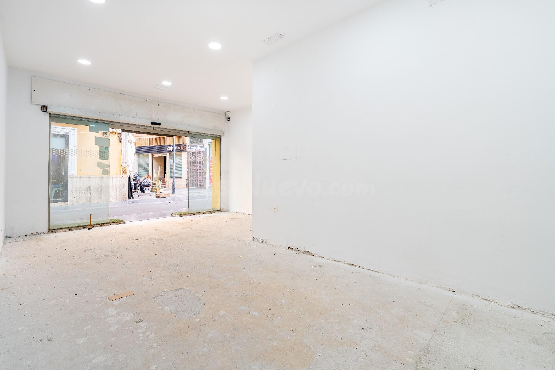 Local comercial en Calle Ricardos, al lado del Paseo de Alme - foto 4