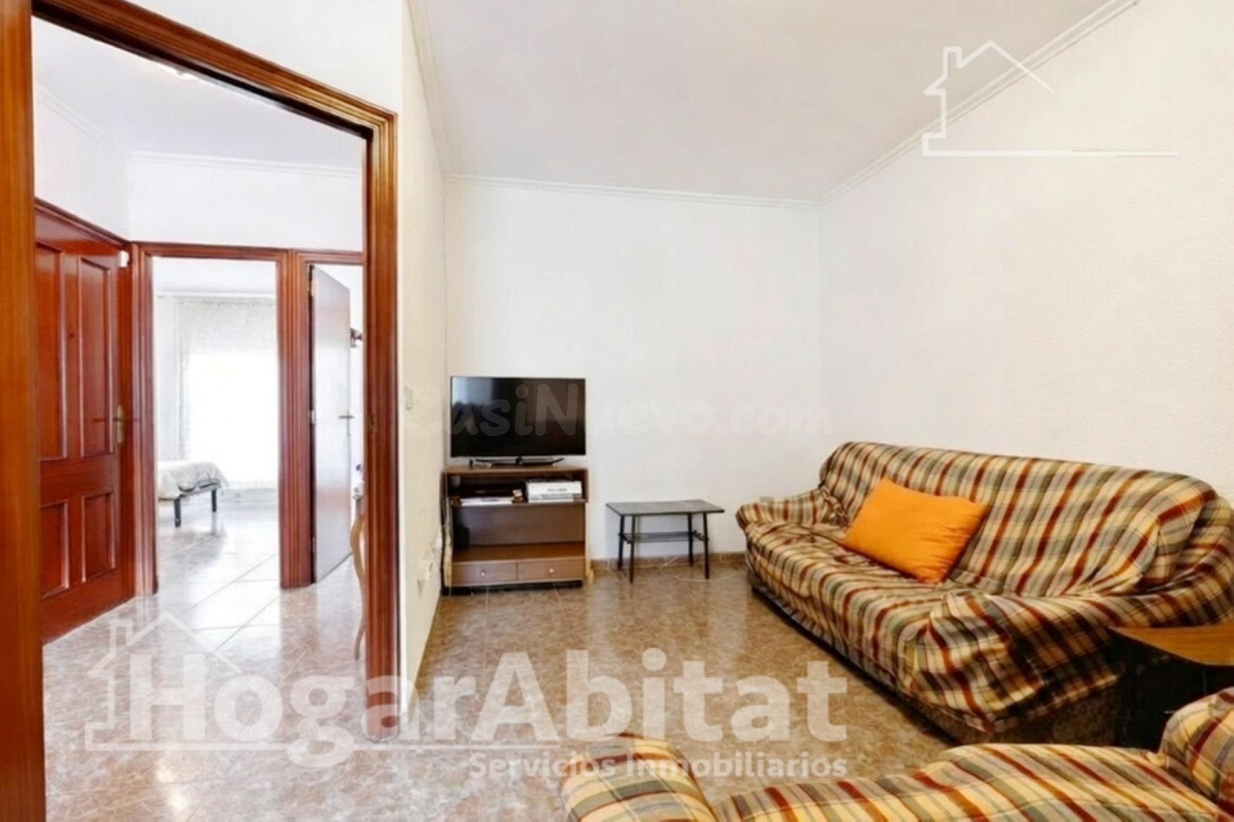 AMPLIA CASA CON TERRAZA Y 7 DORMITORIOS - foto 4