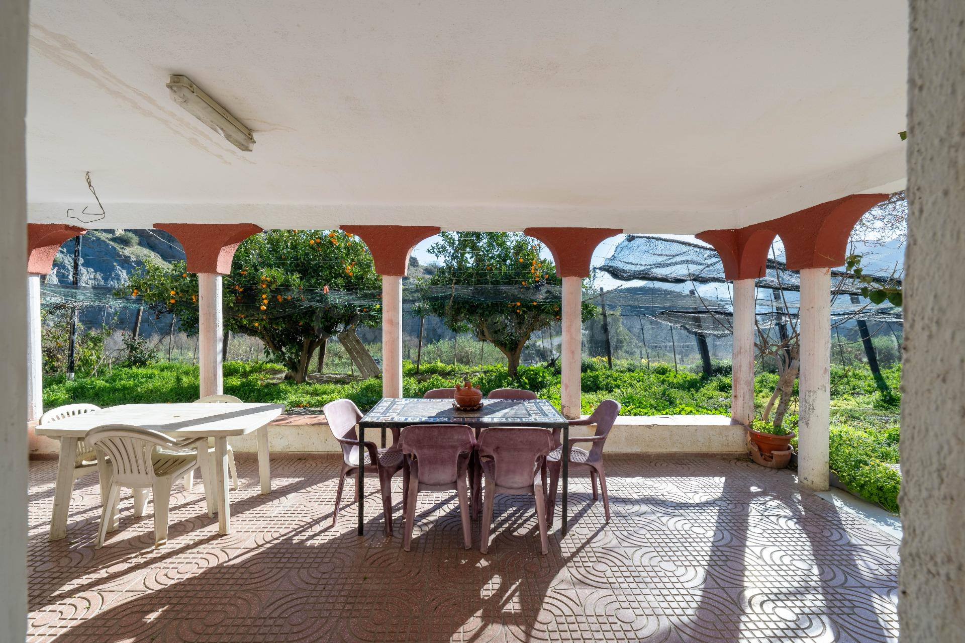 ENCANTADOR CORTIJO EN CANJAYAR