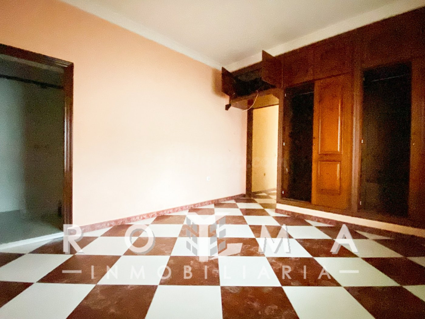 GRAN OPORTUNIDAD AMPLIO PISO CENTRO DE AZNALCÁZAR (SEVILLA) - foto 4
