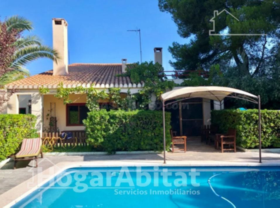 CHALET CON PISCINA, TERRAZA, GARAJE Y BARBACOA - foto 2
