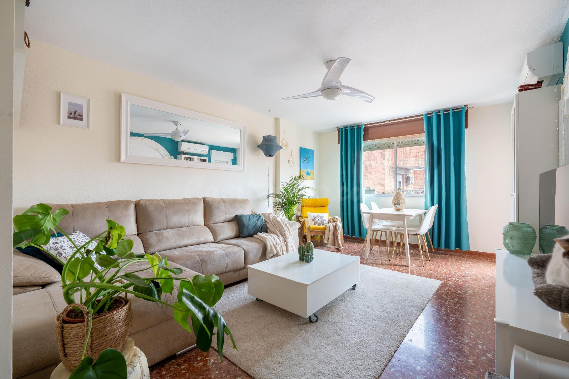 Amplia vivienda con plaza de garaje y excelente distribución