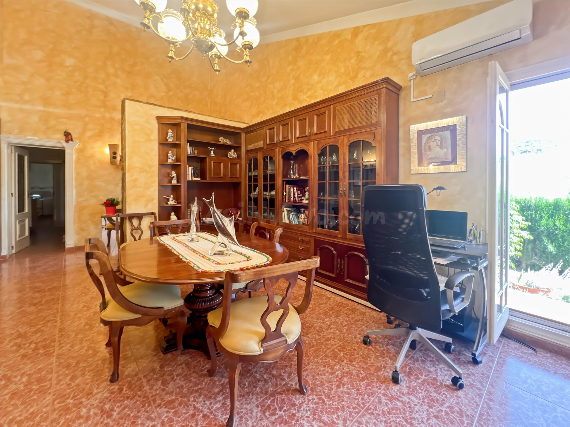 Impresionante Villa en Borriol con Piscina y Amplios Espacio - foto 4