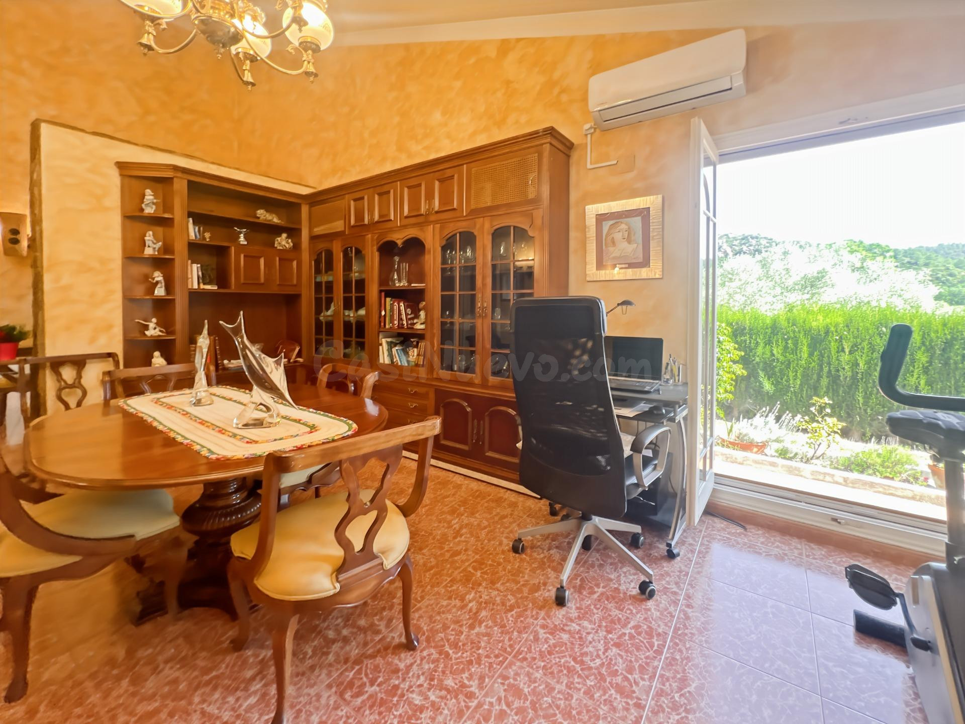 Impresionante Villa en Borriol con Piscina y Amplios Espacio - foto 5
