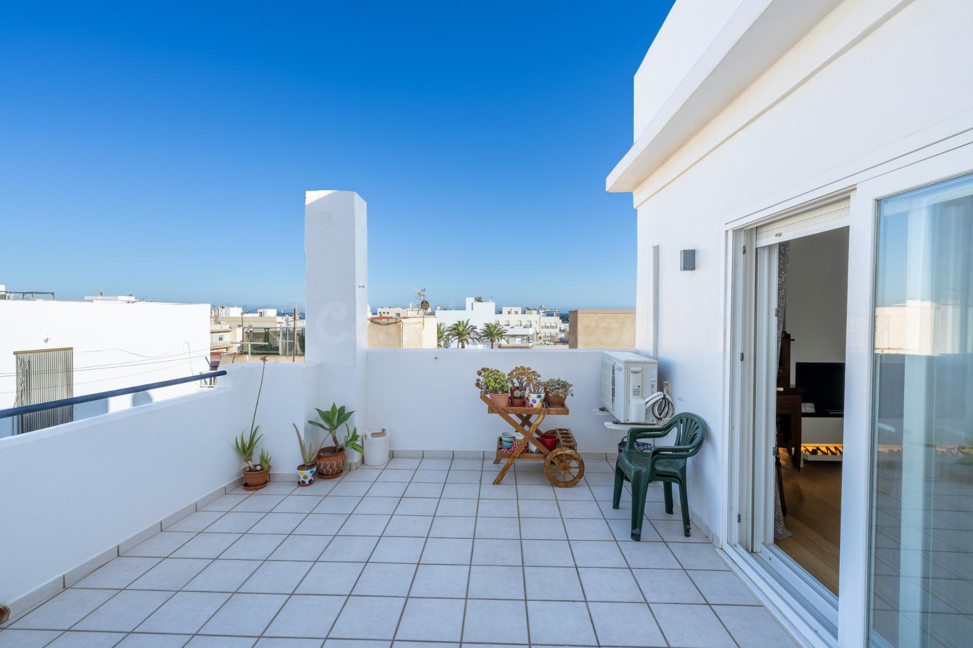 Edificio completo a 100 m de la playa en Carboneras – local  - foto 3