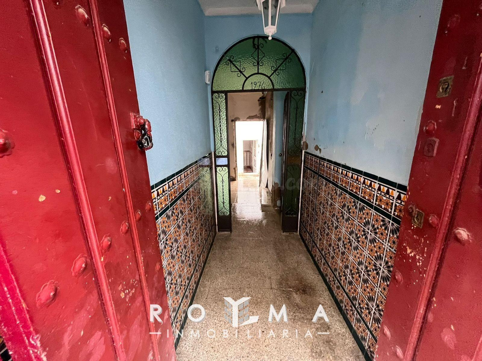 Casa de pueblo a reformar en centro de Arahal - foto 2