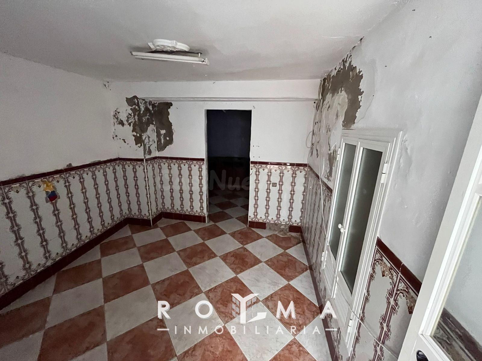 Casa de pueblo a reformar en centro de Arahal - foto 4